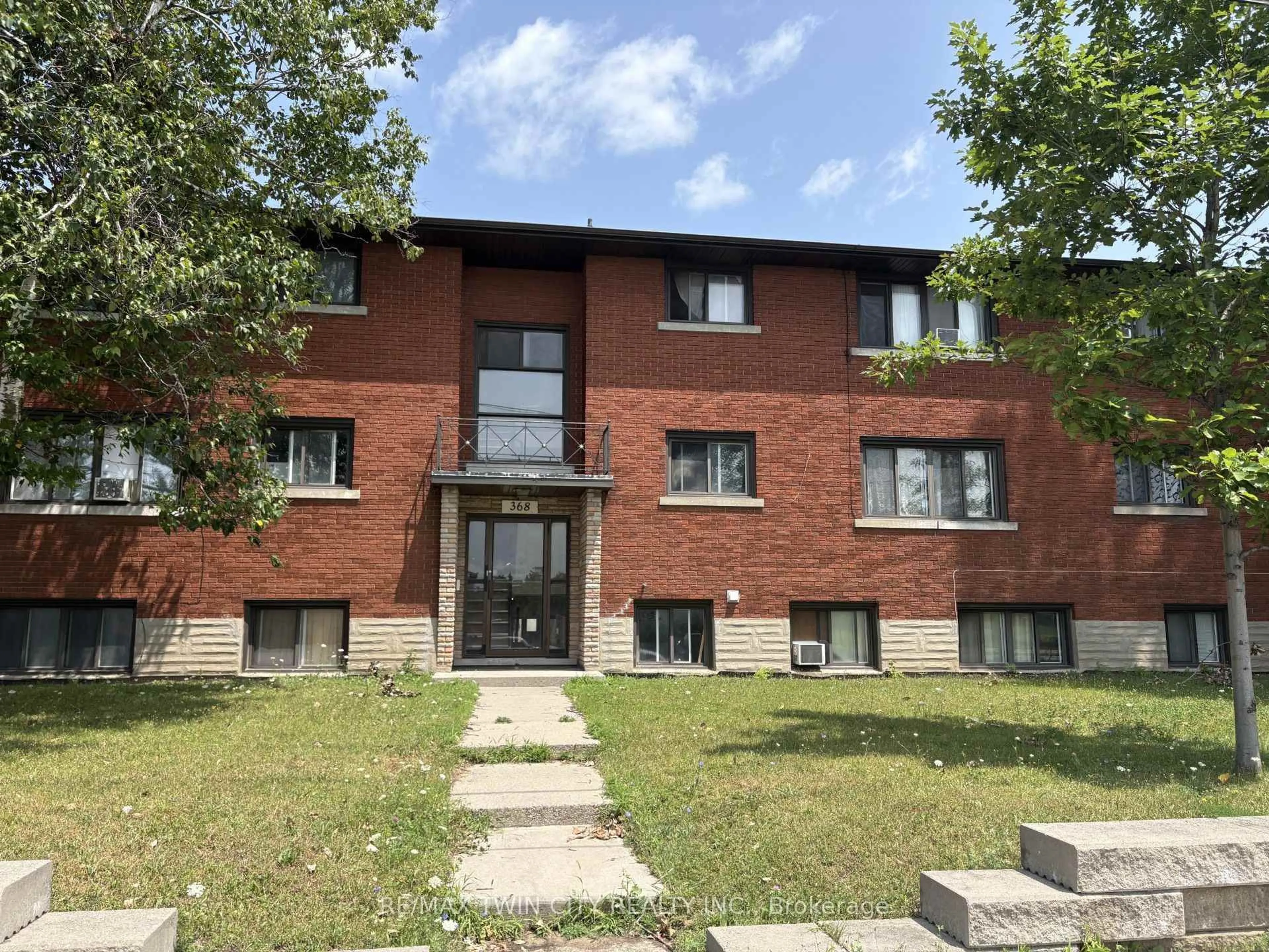 Home with brick exterior material, building for 368 Weber St, Kitchener Ontario N2H 4B2