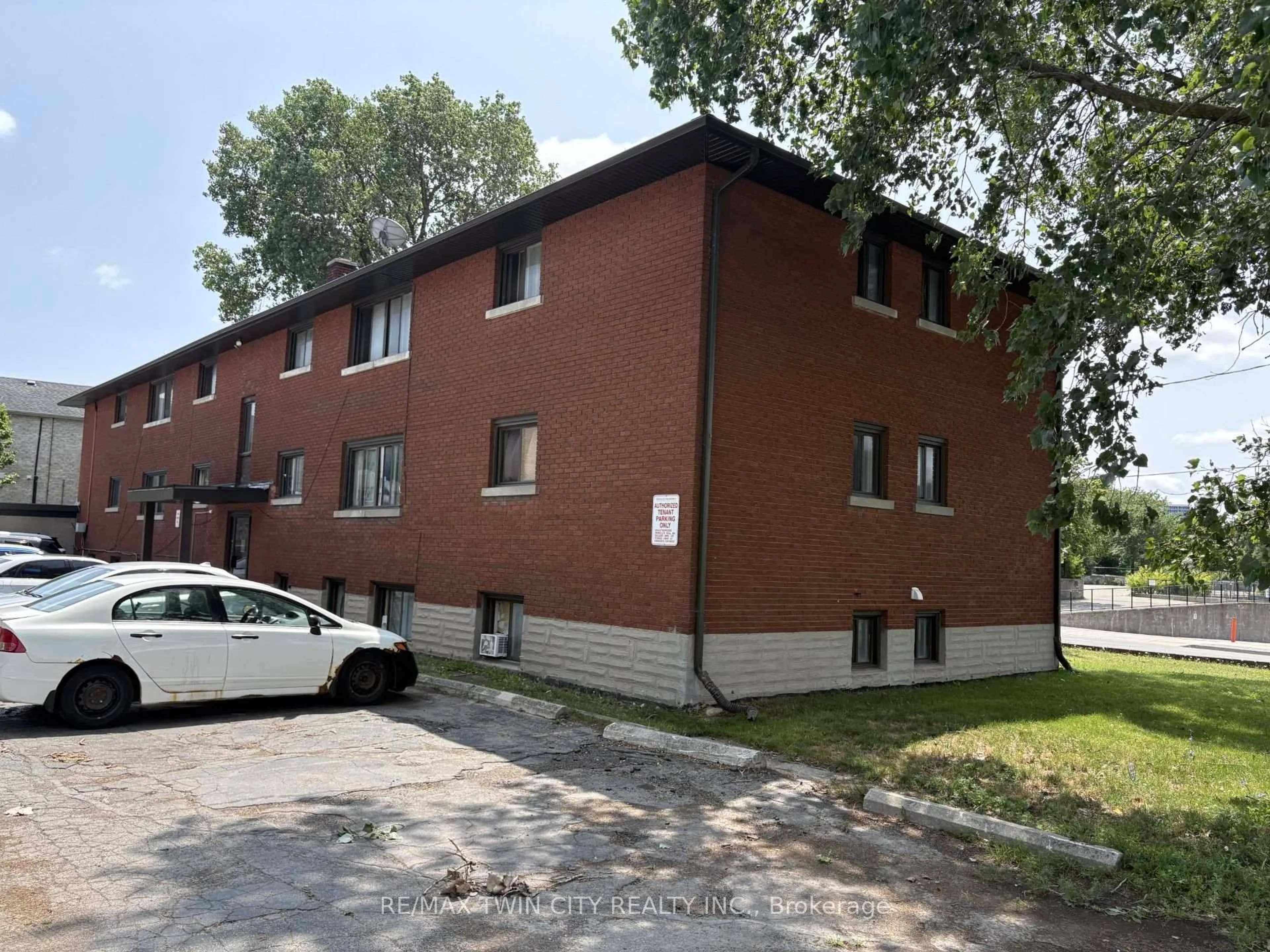 Unknown for 368 Weber St, Kitchener Ontario N2H 4B2