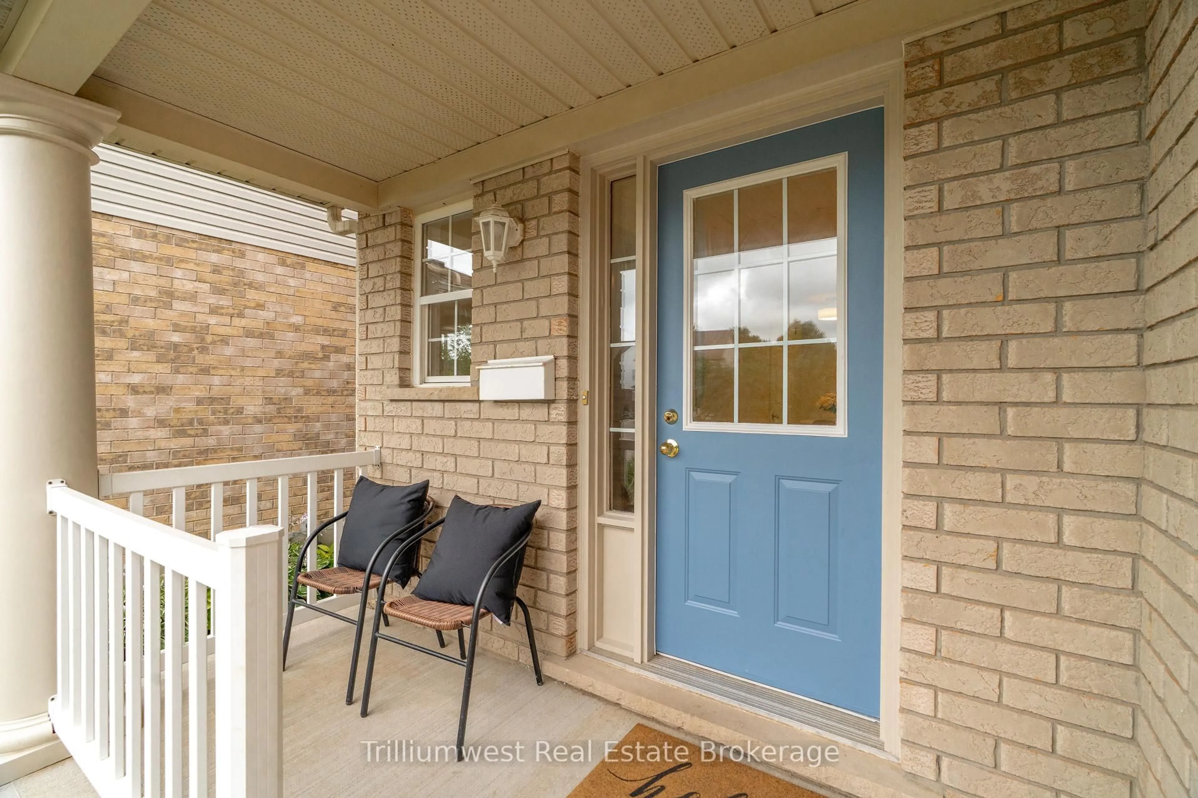 Indoor entryway for 518 Brookmill Cres, Waterloo Ontario N2V 2M1