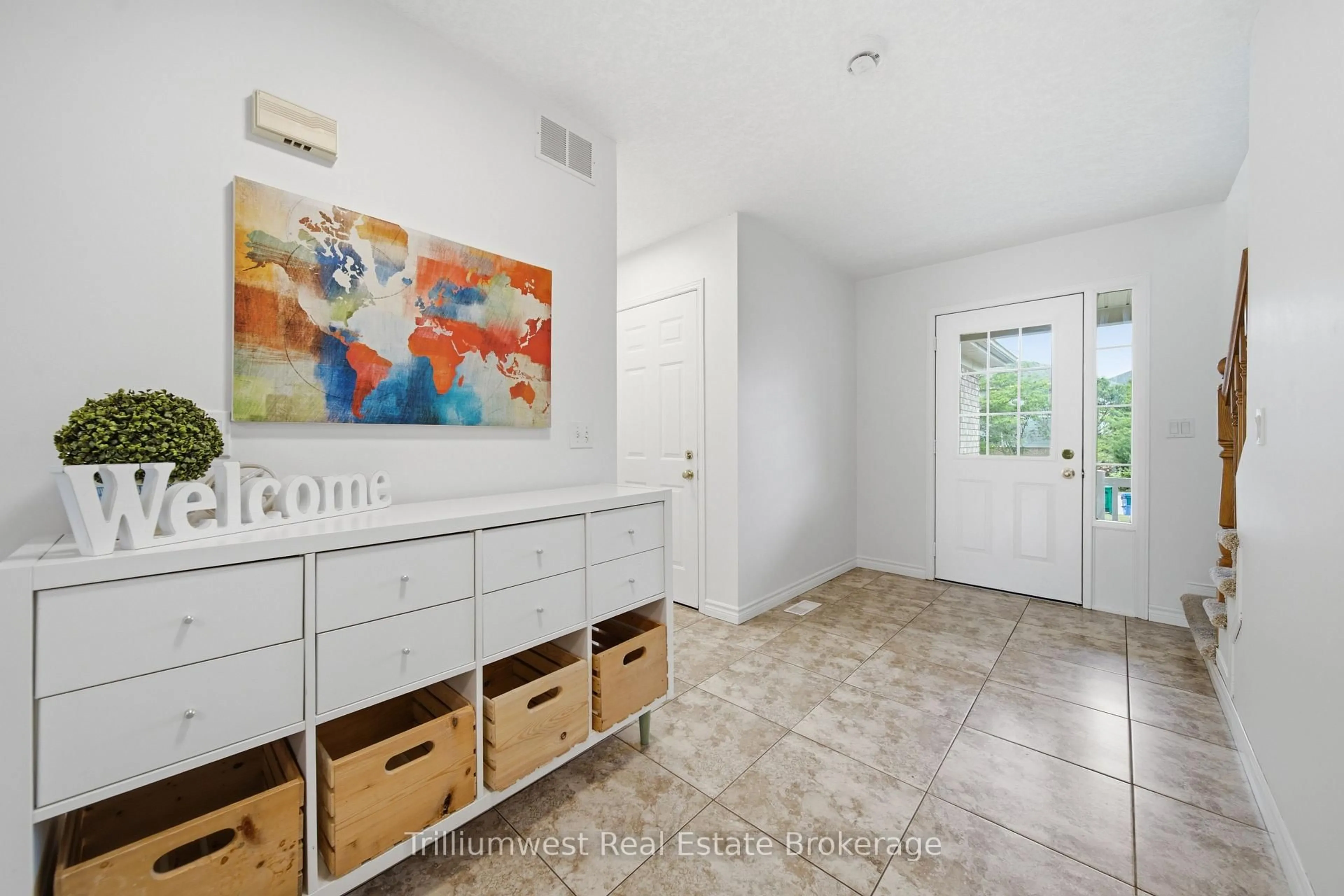 Indoor entryway for 518 Brookmill Cres, Waterloo Ontario N2V 2M1