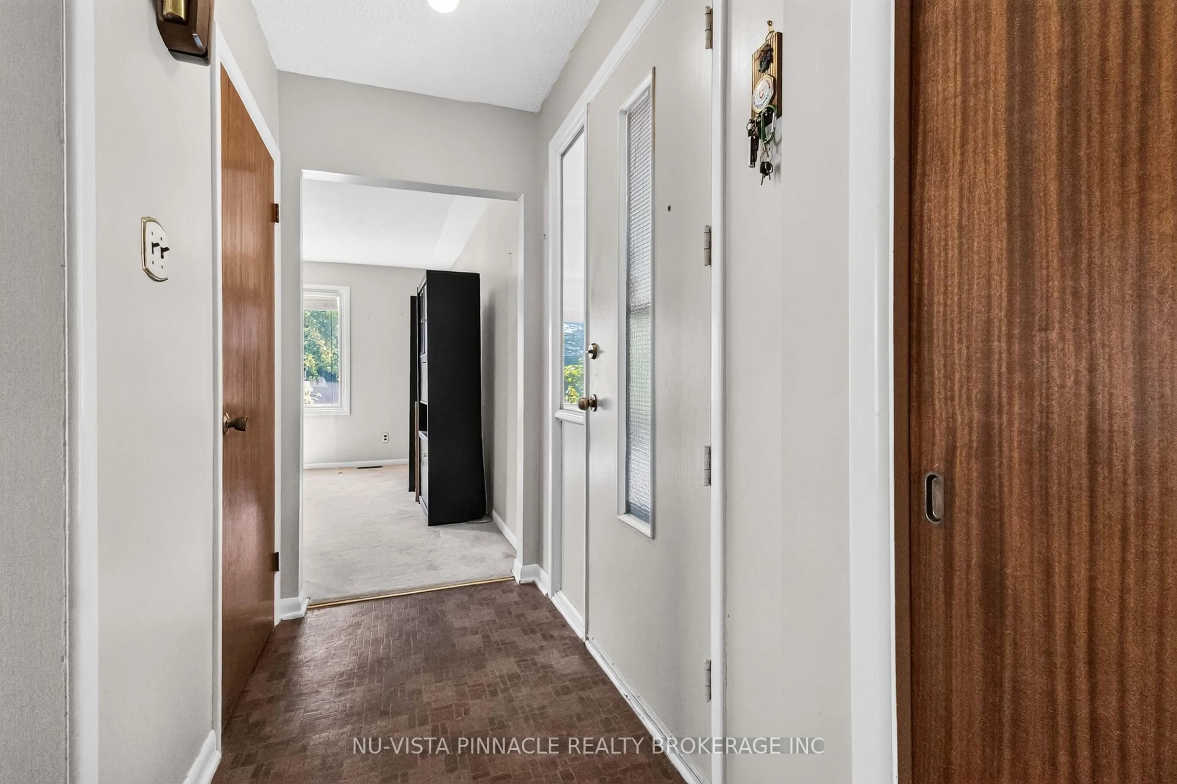 Indoor entryway for 1062 Apache Rd, London East Ontario N5V 2W3
