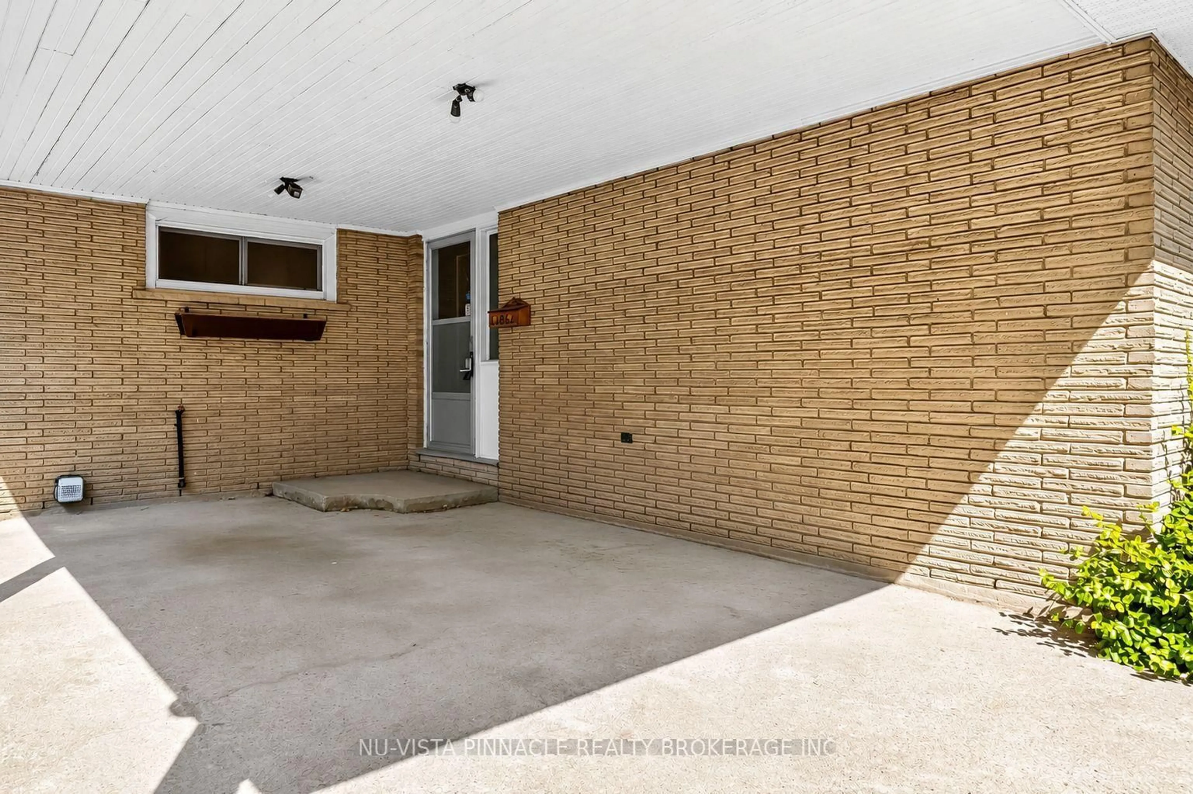 Unknown for 1062 Apache Rd, London East Ontario N5V 2W3