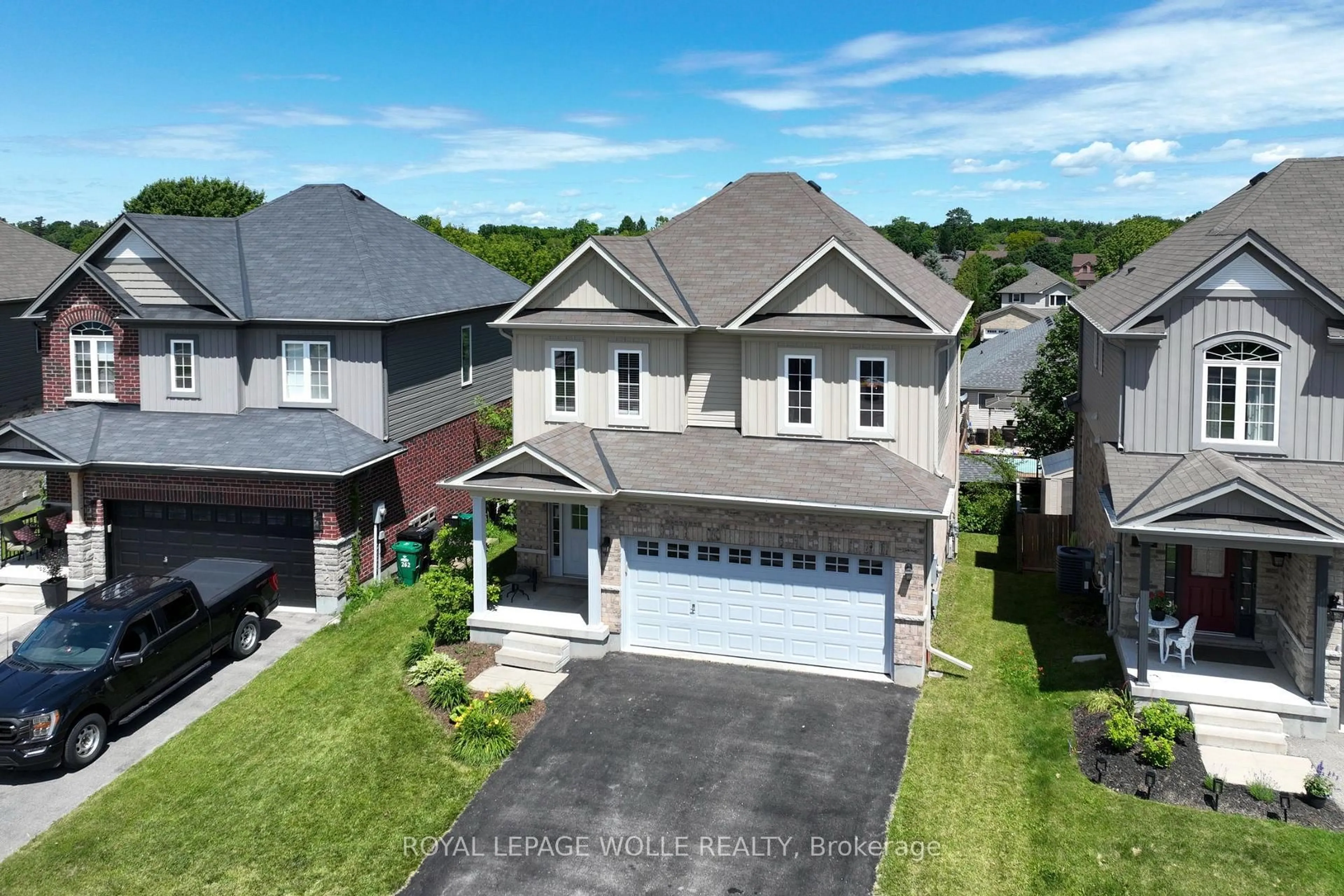 A pic from outside/outdoor area/front of a property/back of a property/a pic from drone, street for 264 Vincent Dr, North Dumfries Ontario N0B 1E0