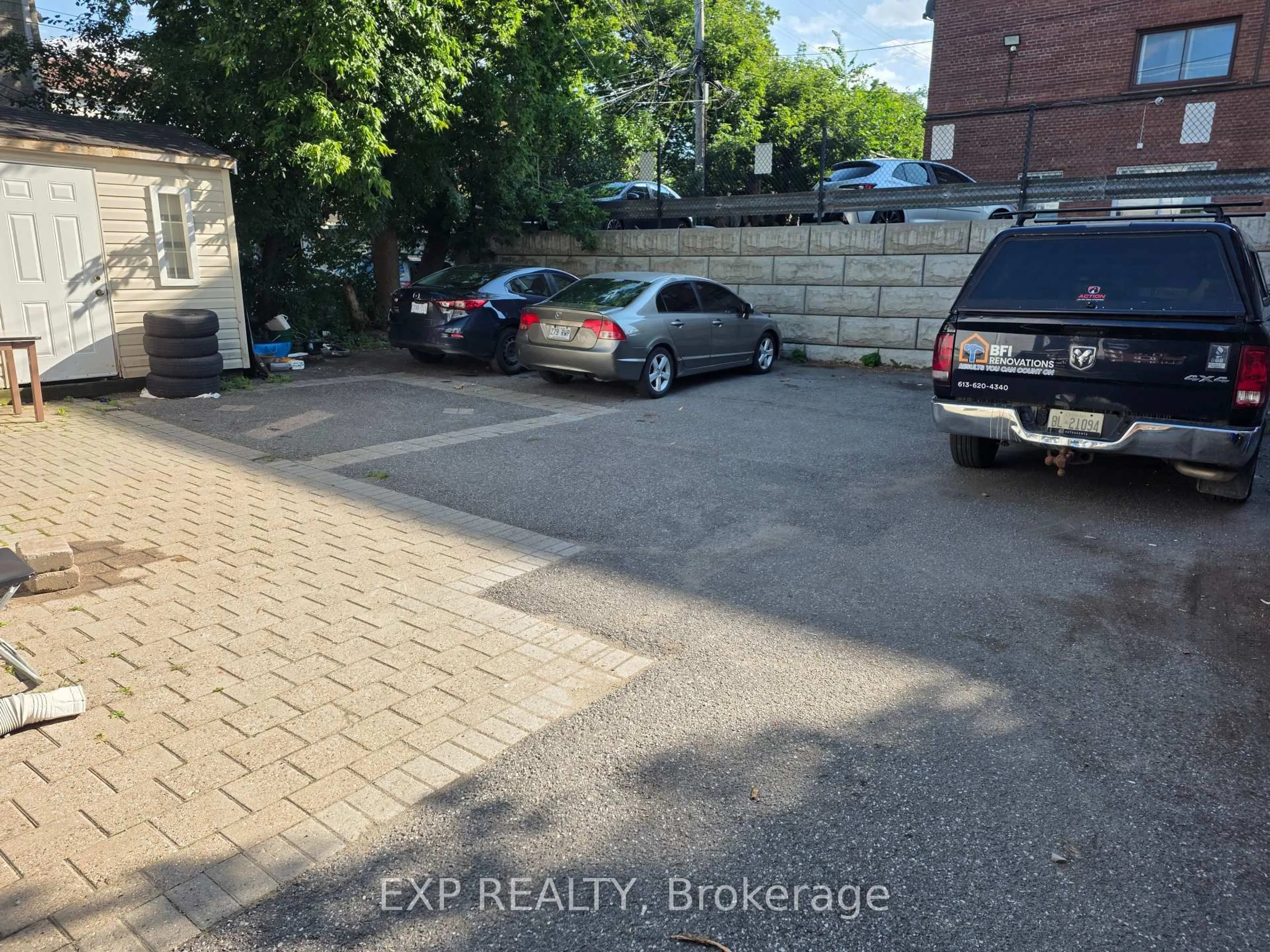 Parking for 1170 Merivale Rd, Ottawa Ontario K1Z 6B7