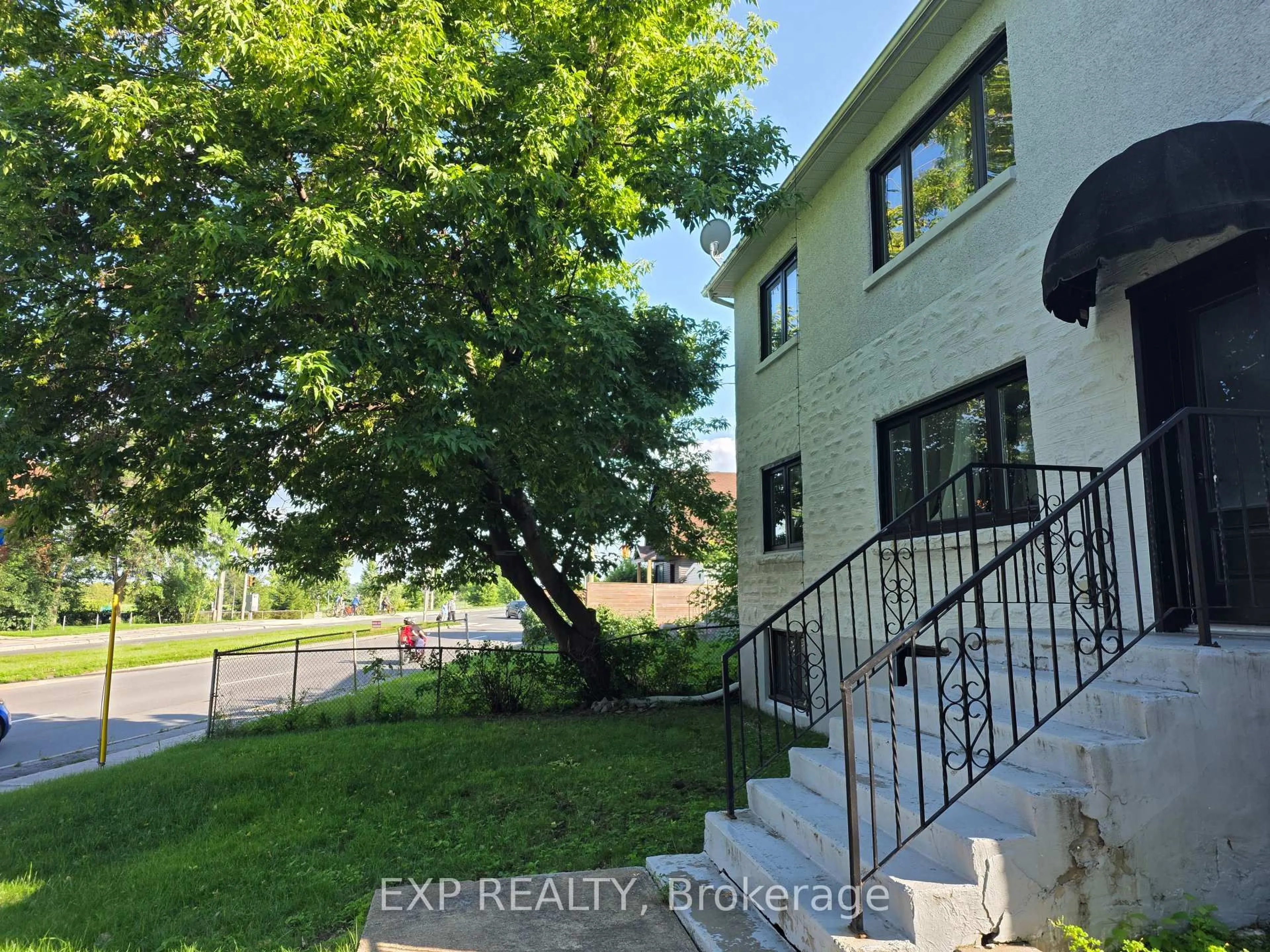A pic from outside/outdoor area/front of a property/back of a property/a pic from drone, water/lake/river/ocean view for 1170 Merivale Rd, Ottawa Ontario K1Z 6B7