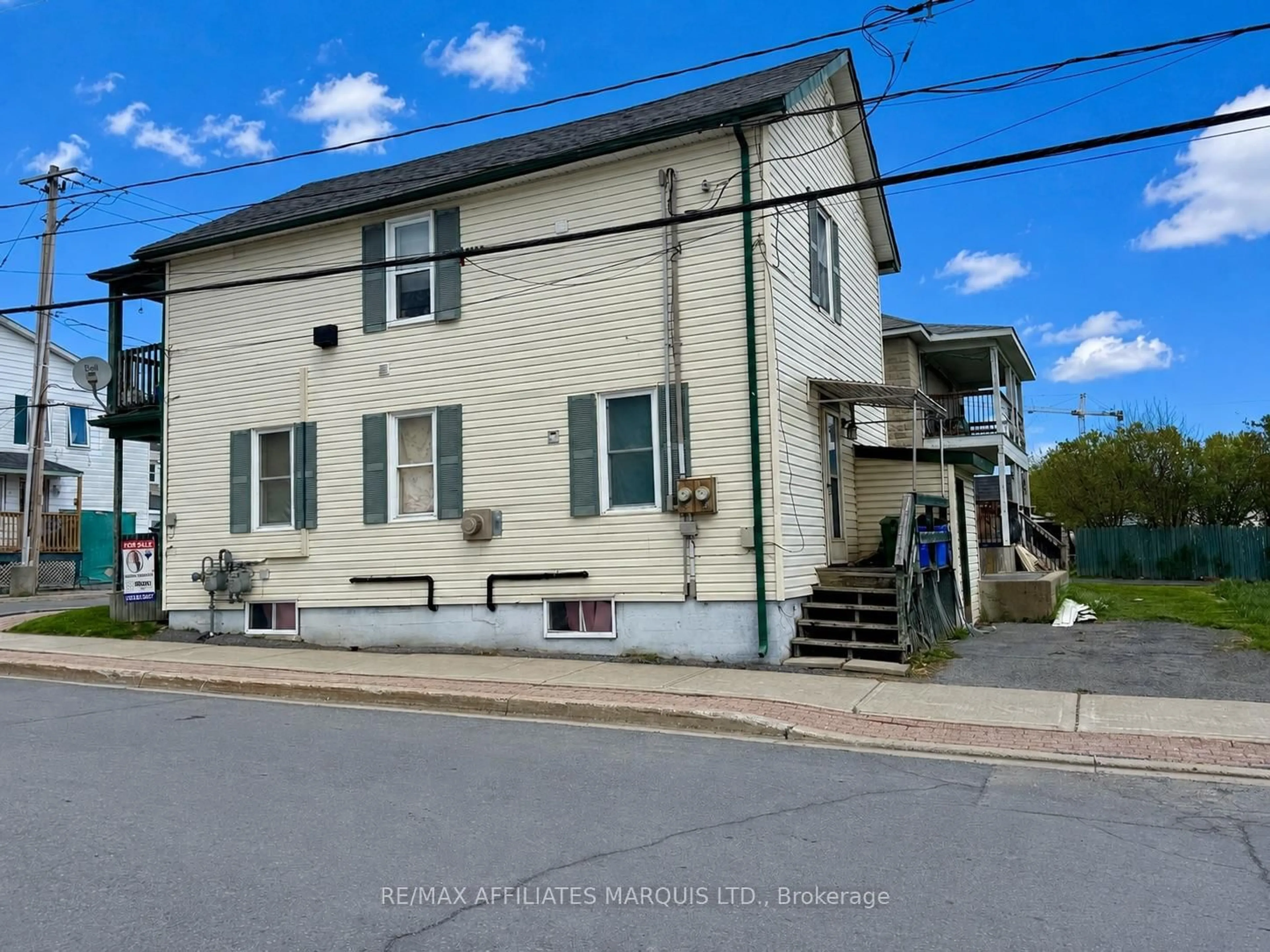 A pic from outside/outdoor area/front of a property/back of a property/a pic from drone, street for 115 Prince Albert St, Cornwall Ontario K6H 1J4