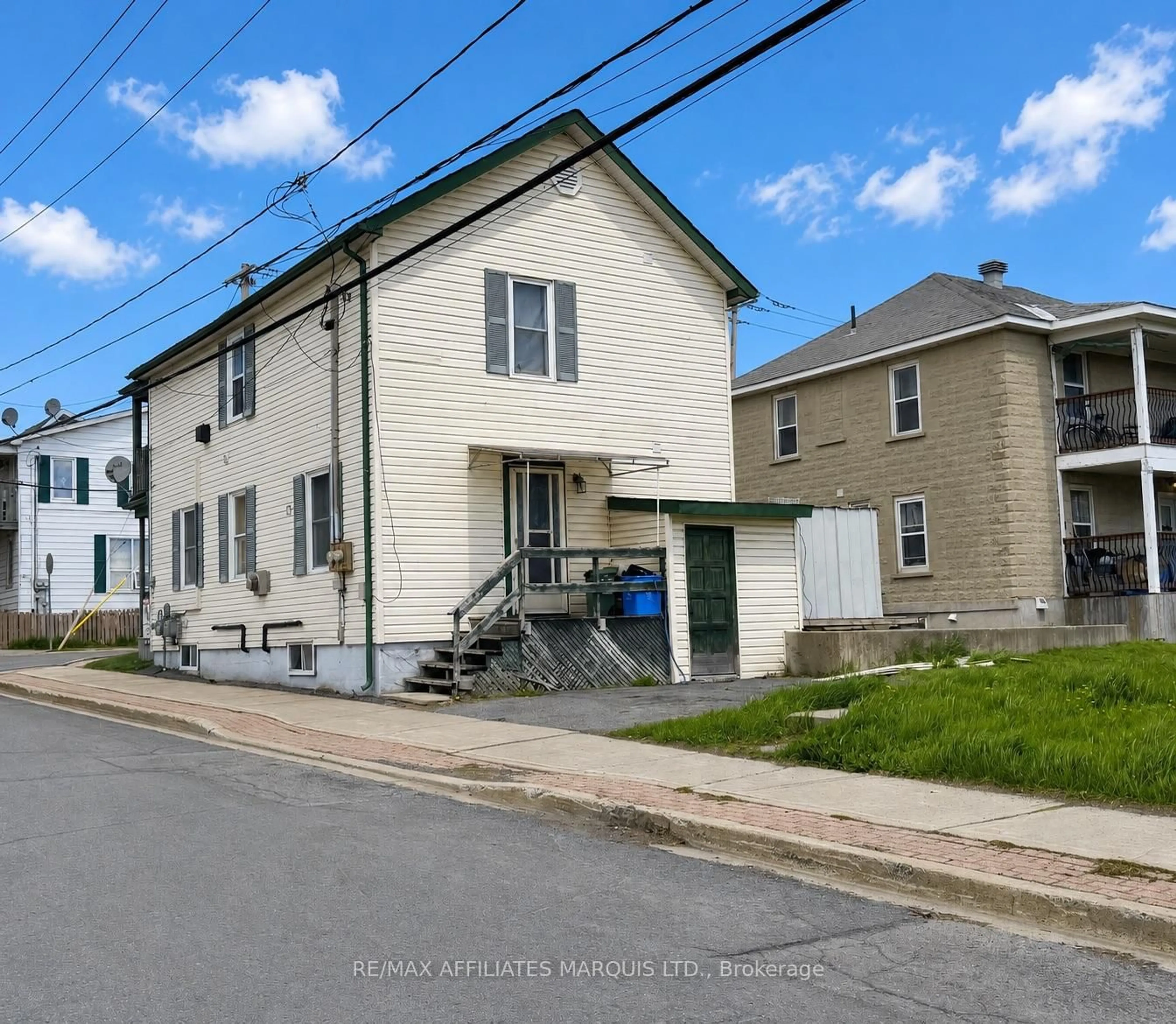 A pic from outside/outdoor area/front of a property/back of a property/a pic from drone, street for 115 Prince Albert St, Cornwall Ontario K6H 1J4