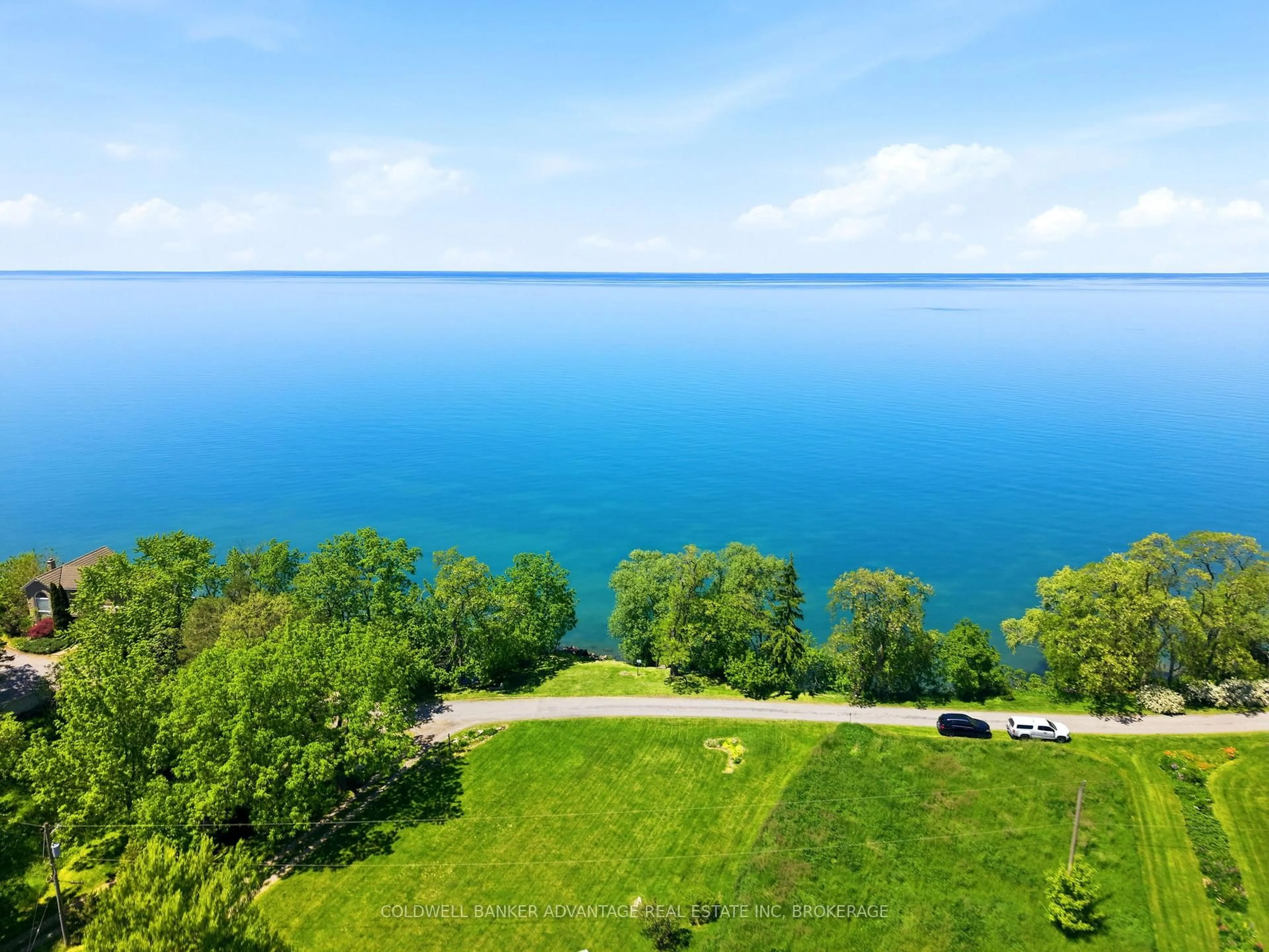A pic from outside/outdoor area/front of a property/back of a property/a pic from drone, water/lake/river/ocean view for 4698 Sandy Cove Dr, Lincoln Ontario L0R 1B1