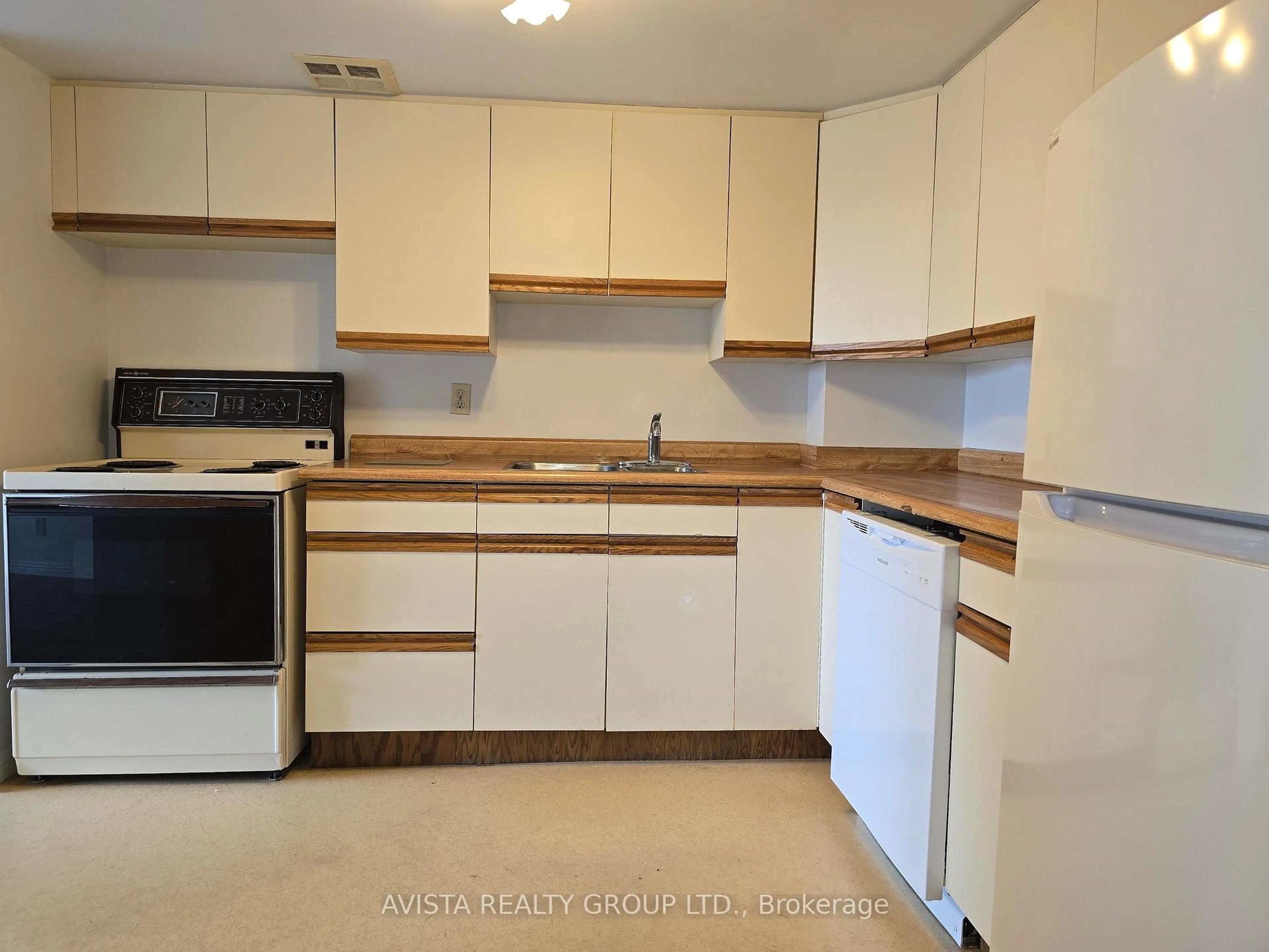 Standard kitchen, unknown for 130 Brodie St South, Thunder Bay Ontario P7E 6M3