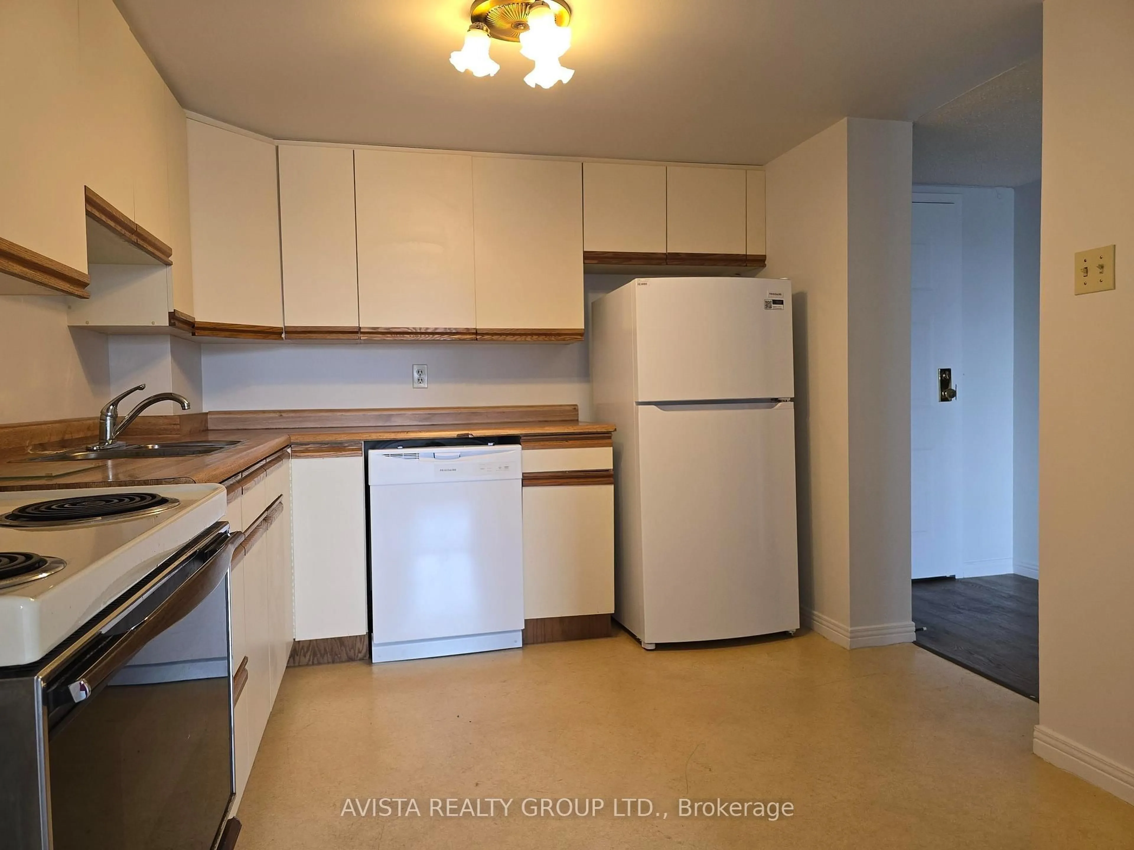 Standard kitchen, unknown for 130 Brodie St South, Thunder Bay Ontario P7E 6M3