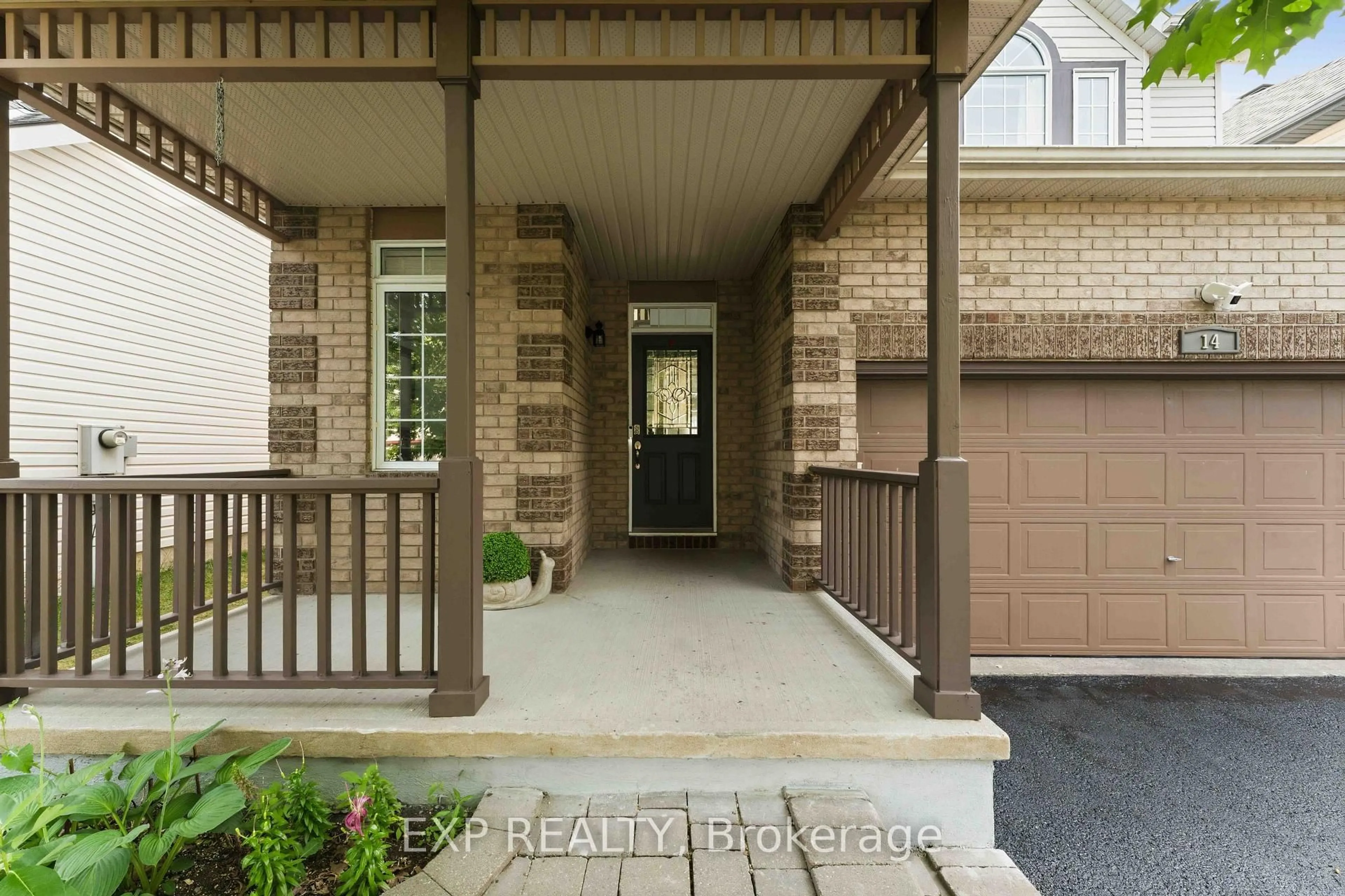 Indoor entryway for 14 Colindale Ave, Ottawa Ontario K2J 4V6