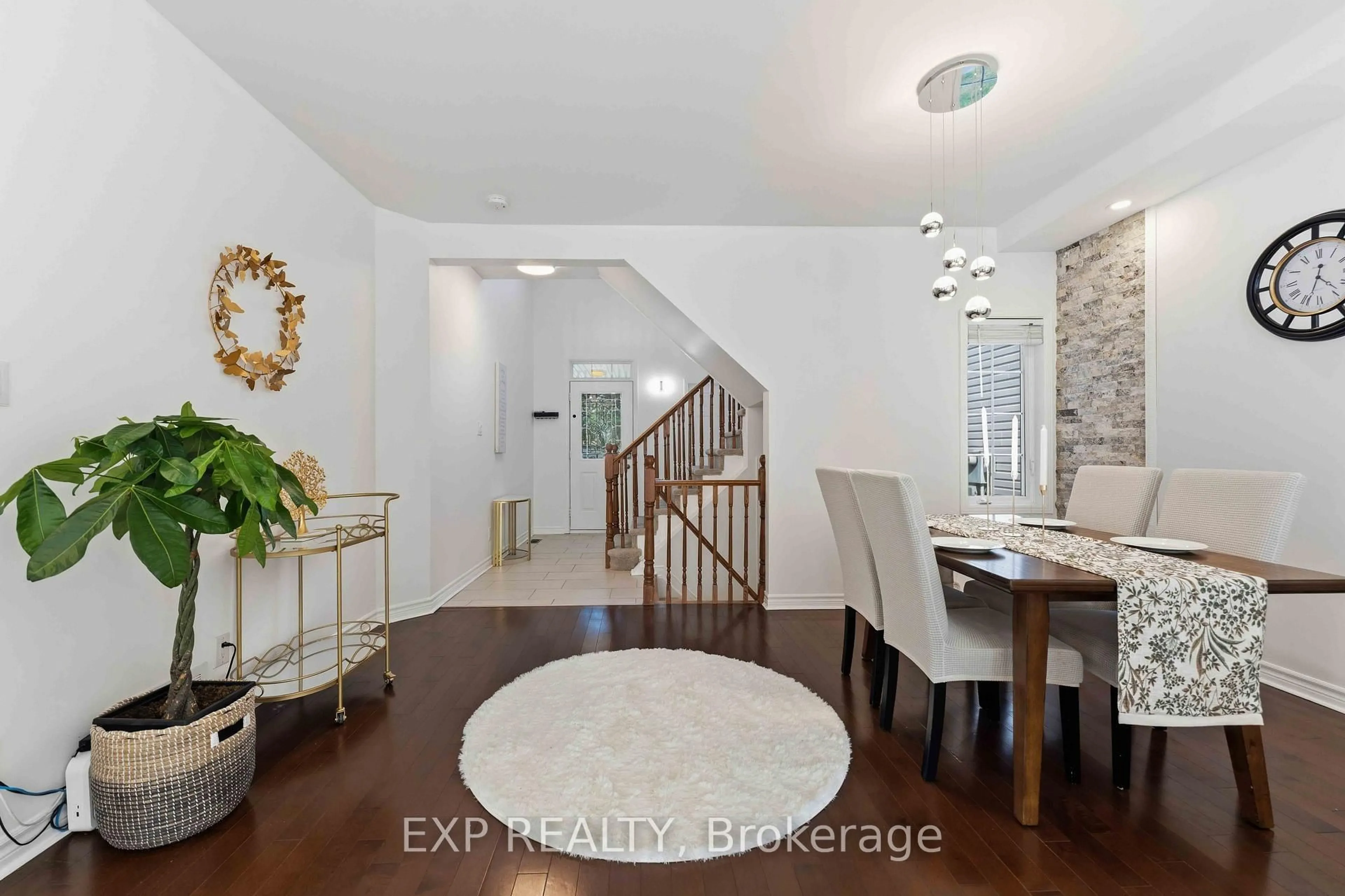 Indoor entryway for 14 Colindale Ave, Ottawa Ontario K2J 4V6