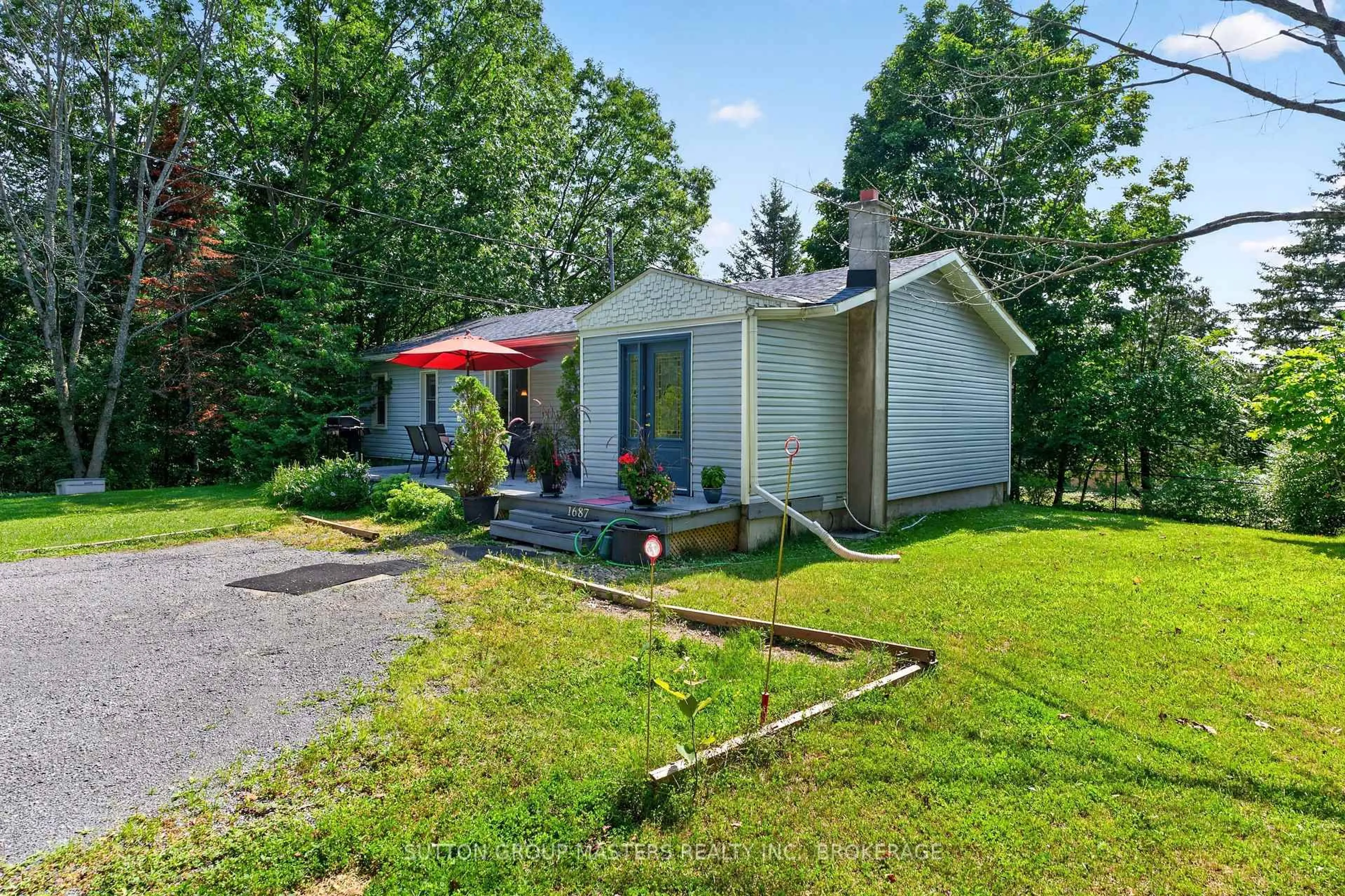 A pic from outside/outdoor area/front of a property/back of a property/a pic from drone, street for 1687 Harten Lane, Kingston Ontario K7L 4V1