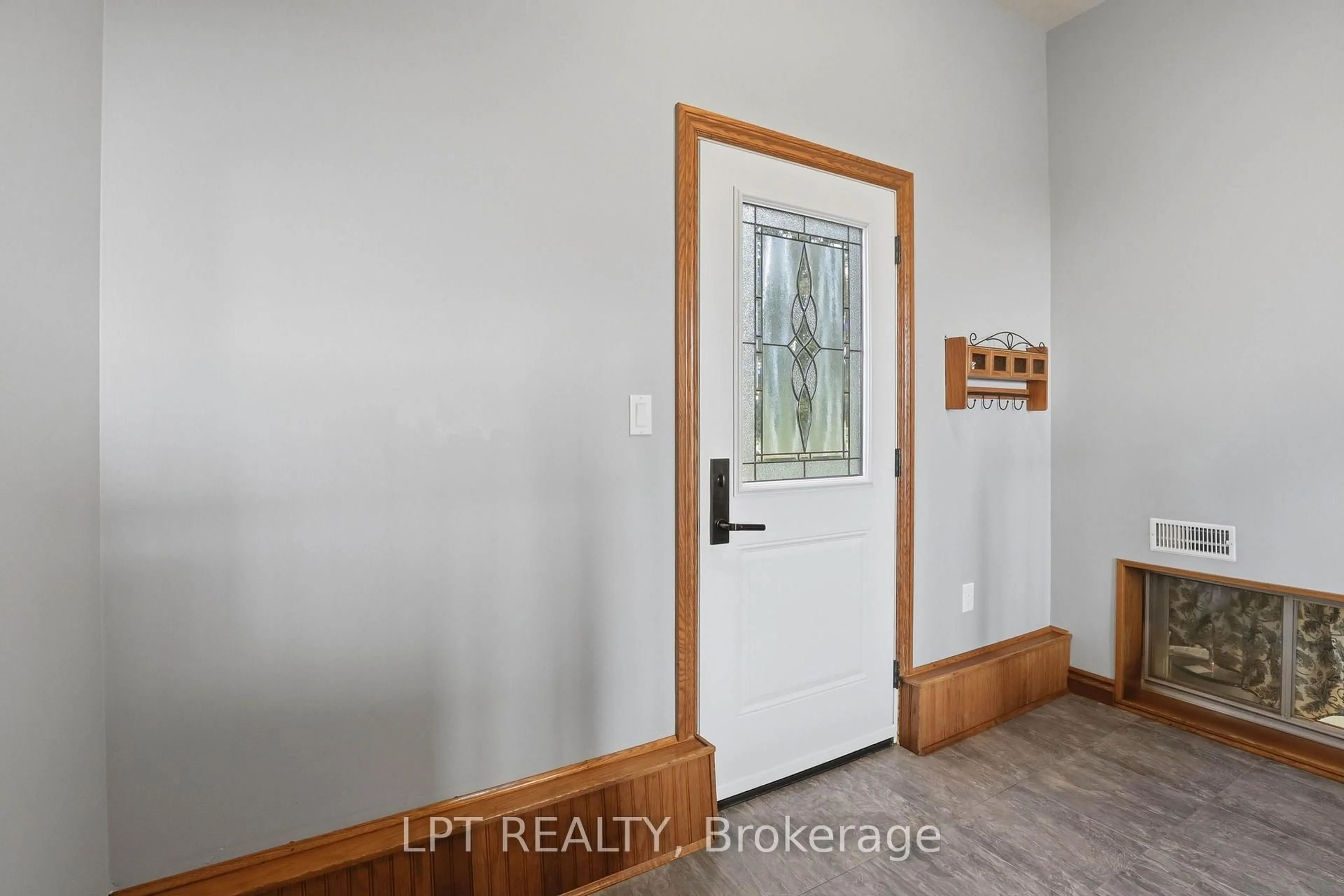 Indoor entryway for 22095 Mc Dougall Line, West Elgin Ontario N0L 2C0
