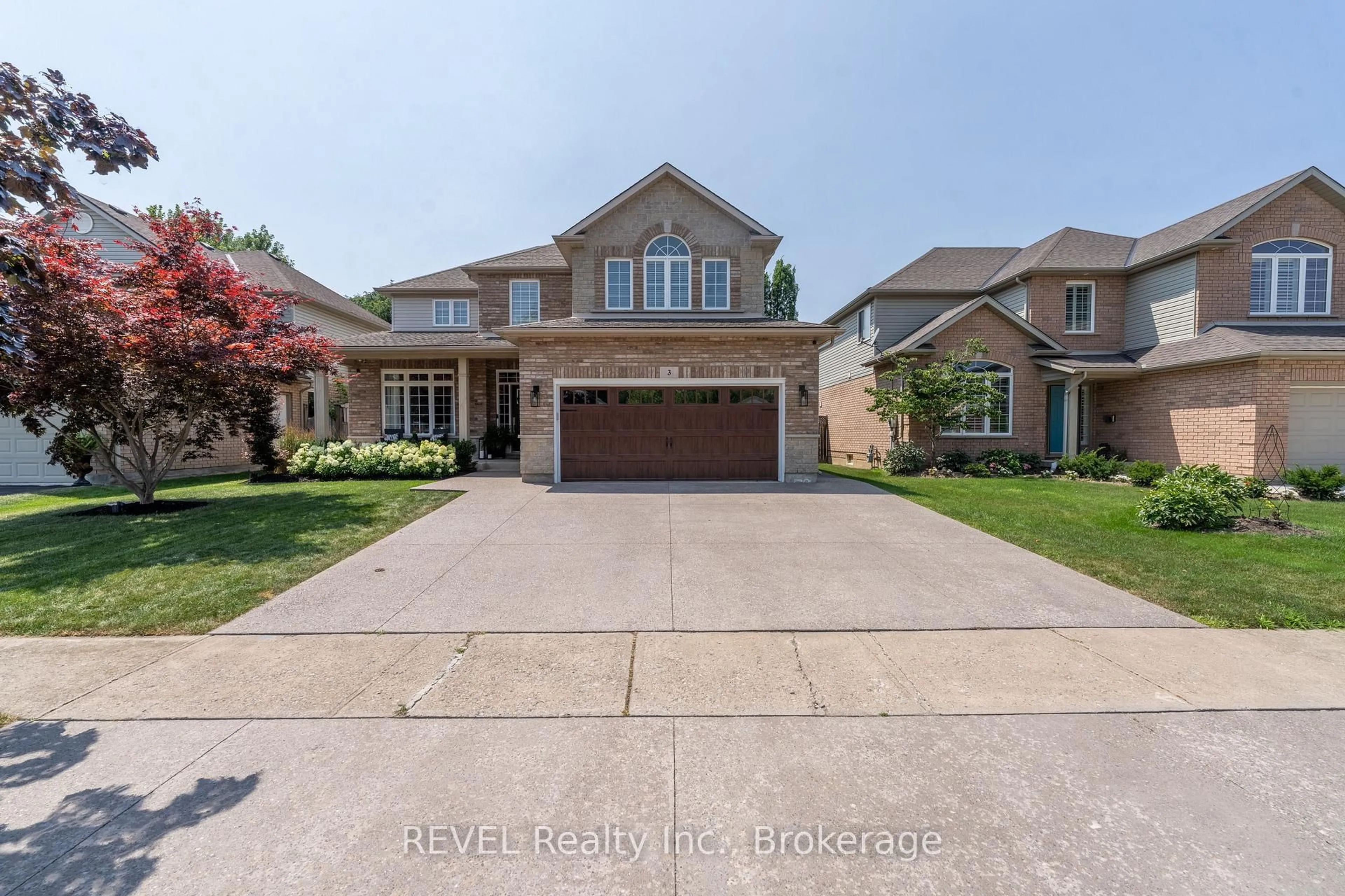 Home with brick exterior material, street for 3 Fosh Crt, St. Catharines Ontario L2S 4A9