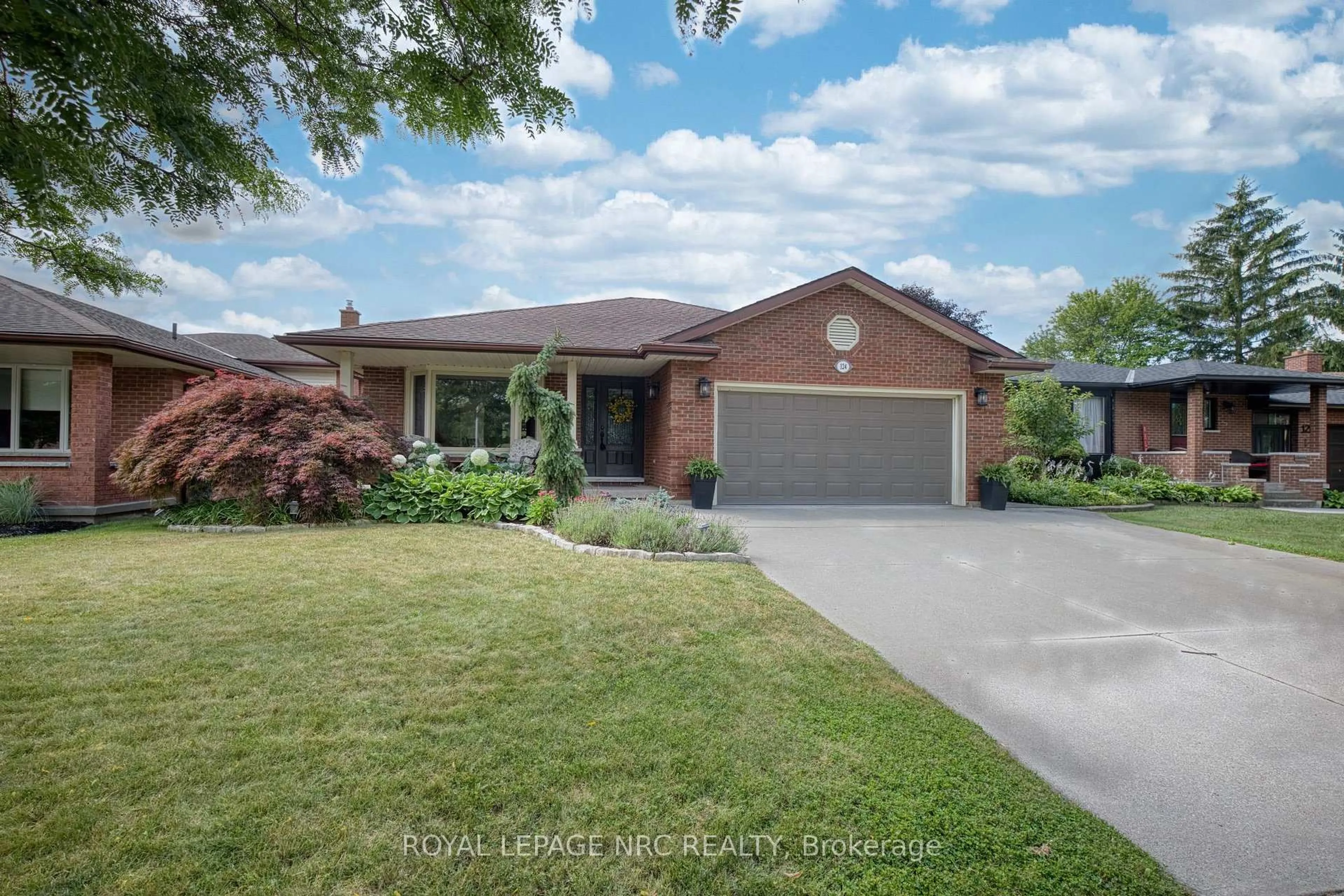 Home with brick exterior material, street for 124 Glen Park Dr, Welland Ontario L3C 6J9