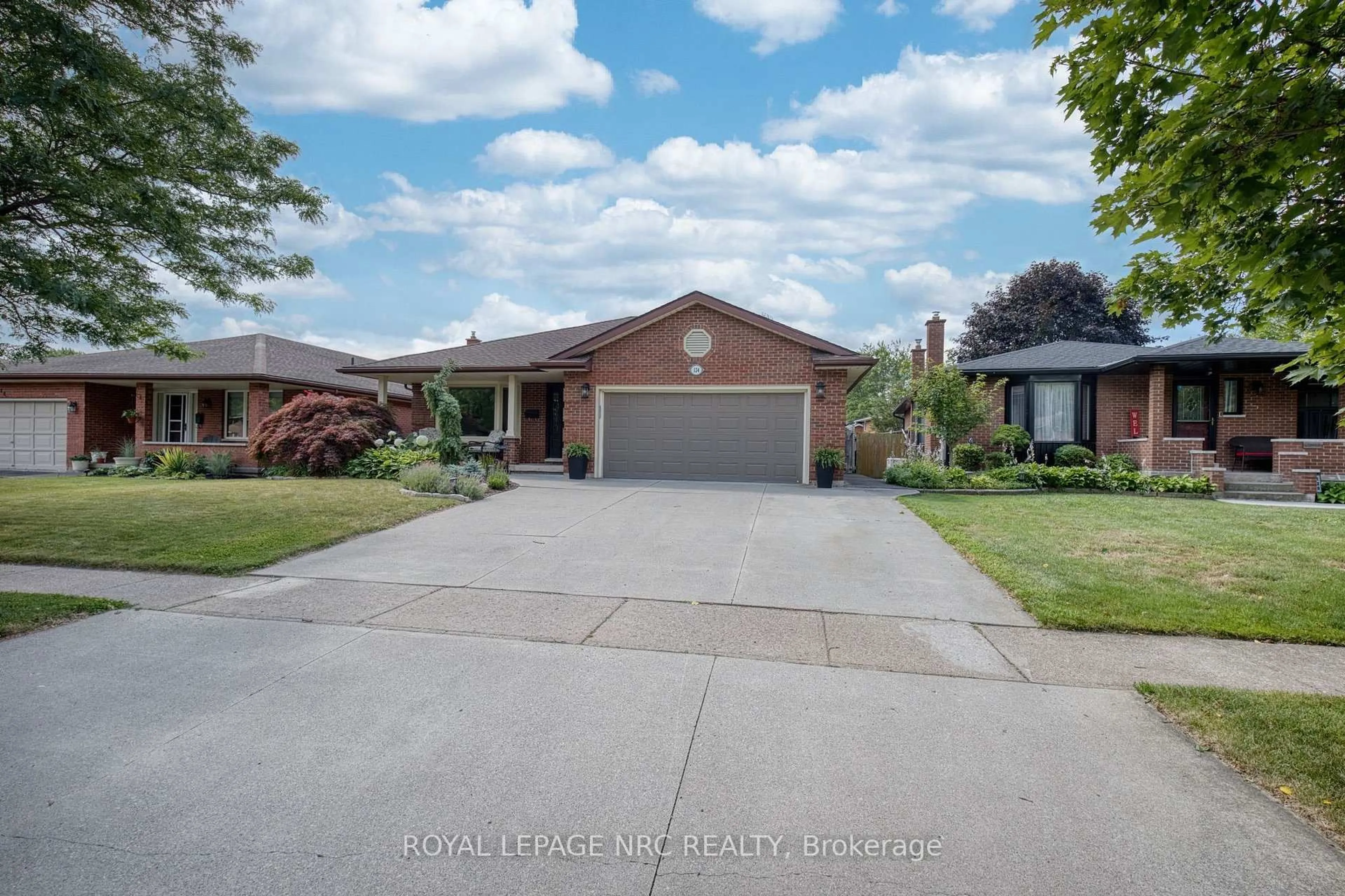 Home with brick exterior material, street for 124 Glen Park Dr, Welland Ontario L3C 6J9