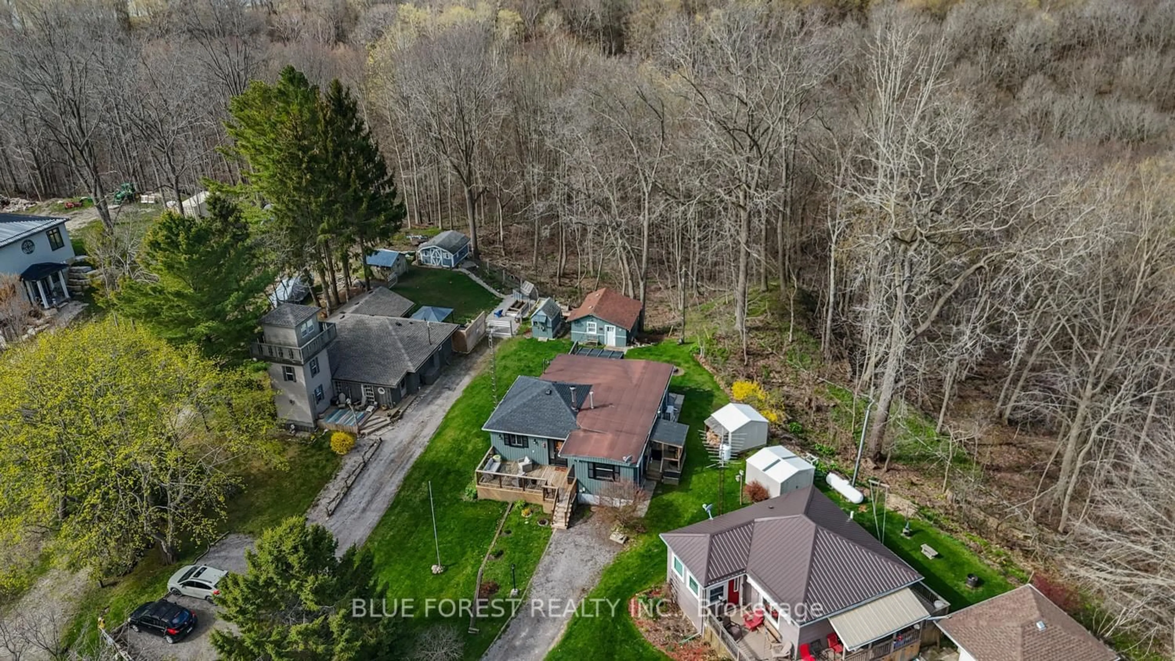 A pic from outside/outdoor area/front of a property/back of a property/a pic from drone, forest/trees view for 7365 FAIRVIEW Dr, Dutton/Dunwich Ontario N0L 2M0