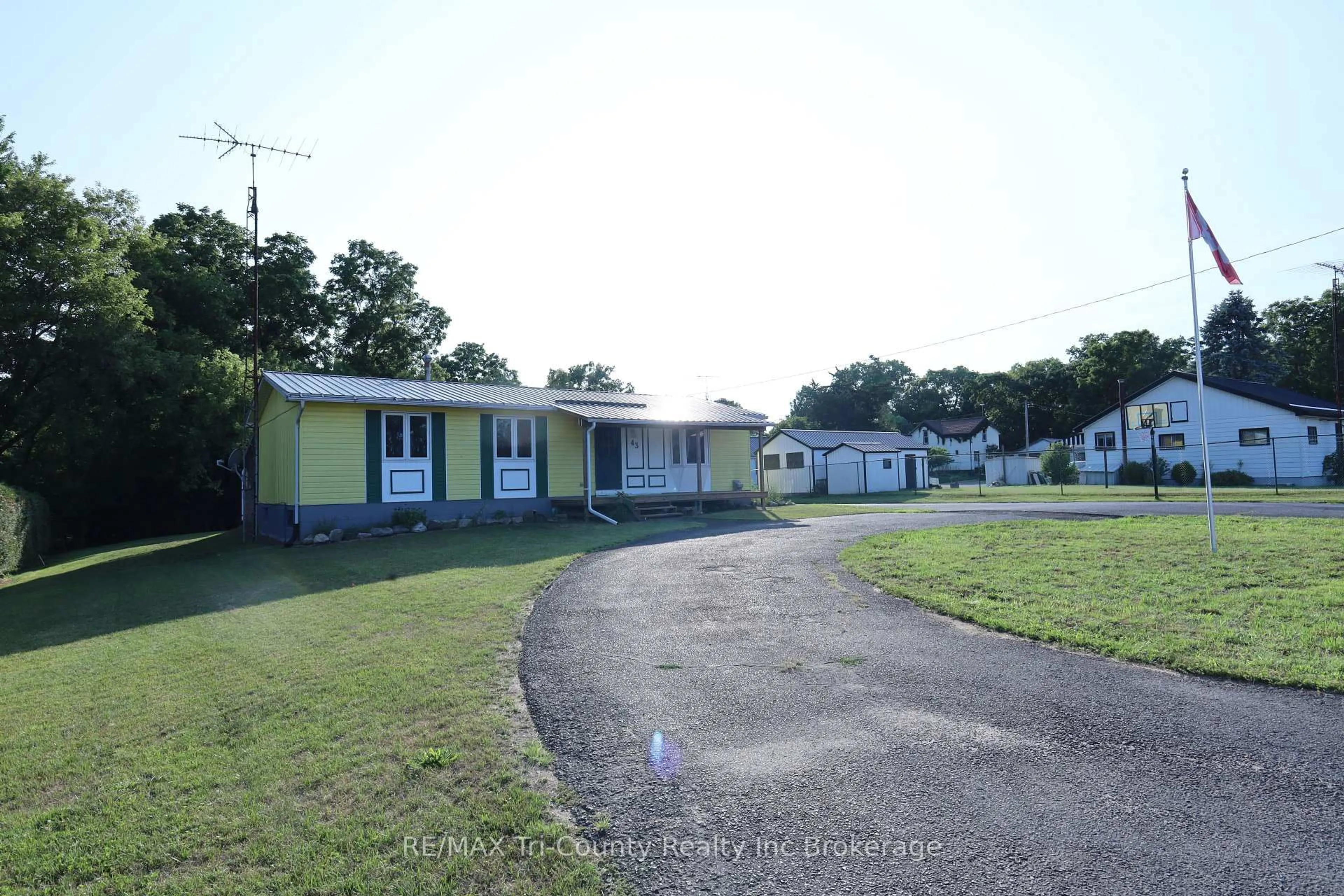 A pic from outside/outdoor area/front of a property/back of a property/a pic from drone, street for 43 South St, Norfolk Ontario N0E 1X0