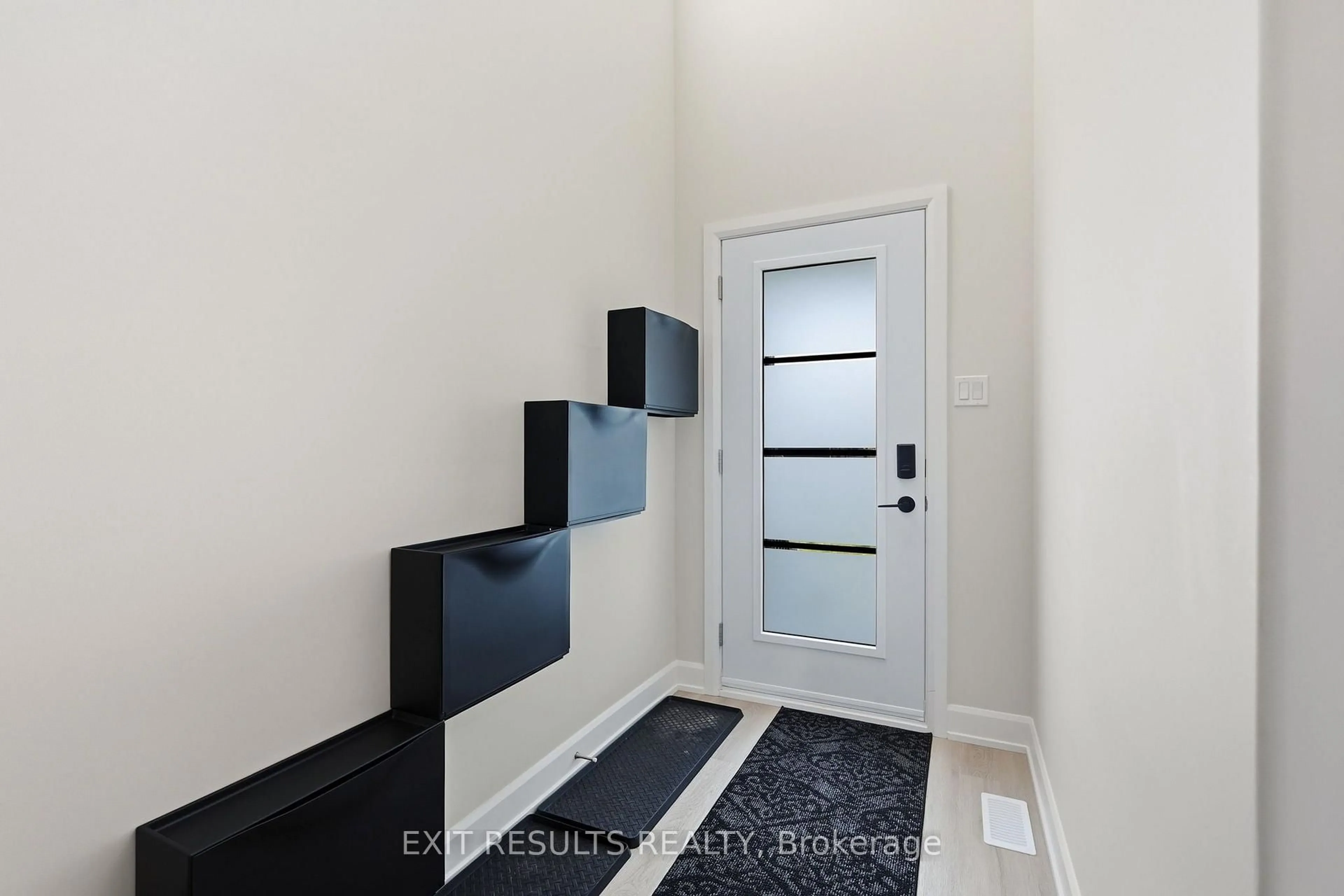 Indoor entryway for 1213 Montblanc Cres, Russell Ontario K0A 1W1