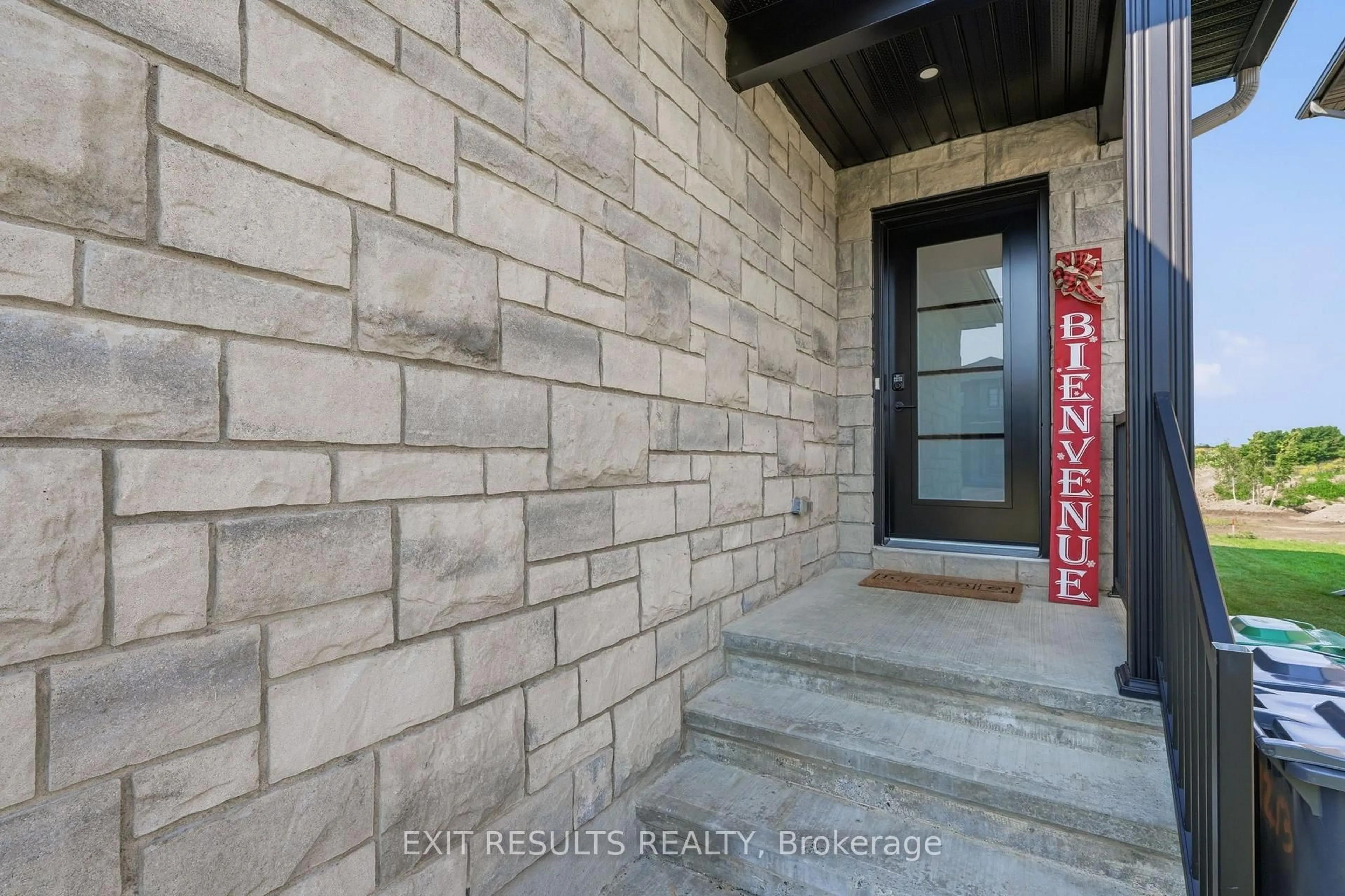 Unknown for 1213 Montblanc Cres, Russell Ontario K0A 1W1