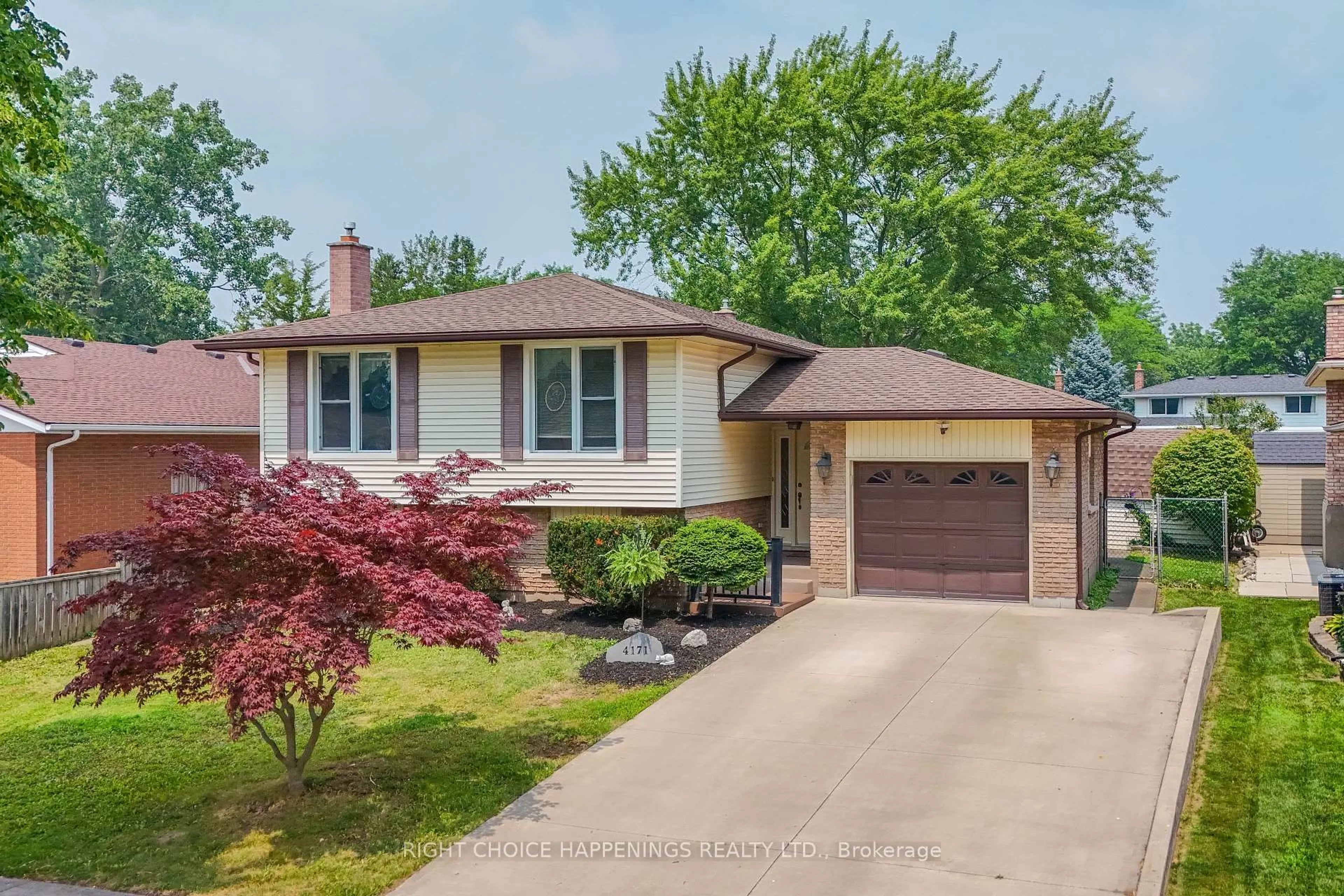 Home with vinyl exterior material, street for 4171 Brookdale Dr, Niagara Falls Ontario L2H 2A9