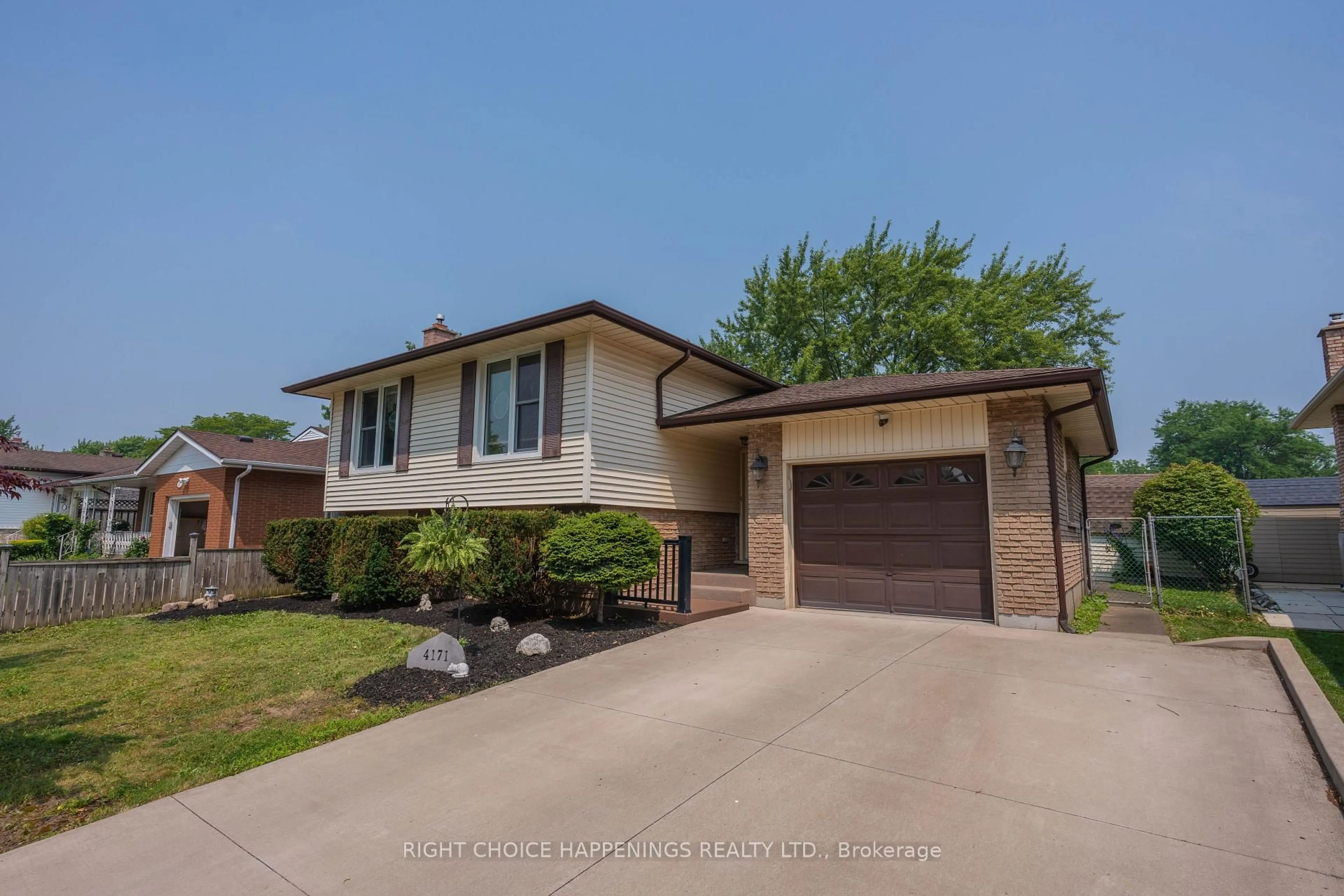 Home with brick exterior material, street for 4171 Brookdale Dr, Niagara Falls Ontario L2H 2A9