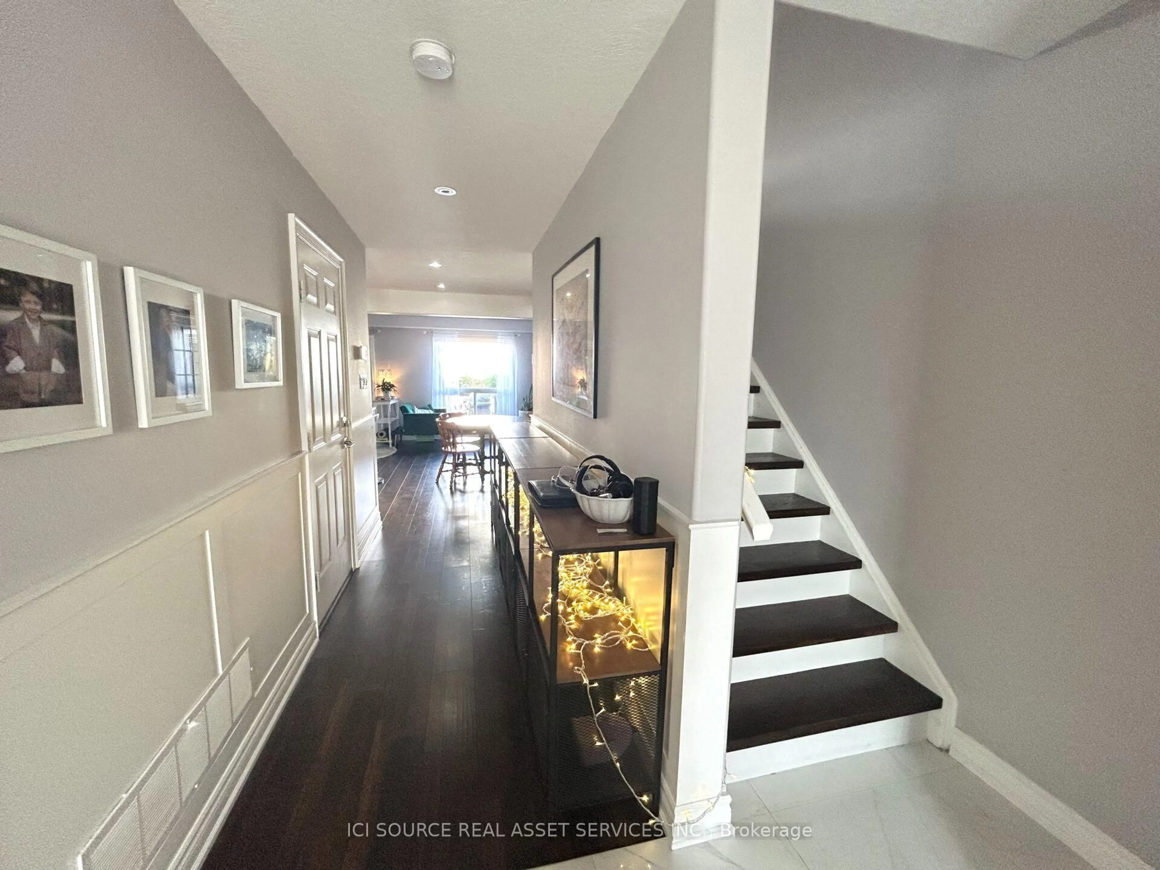 Indoor foyer for 47 Mundts Bay Lane, Golden Lake Ontario K0J 1X0