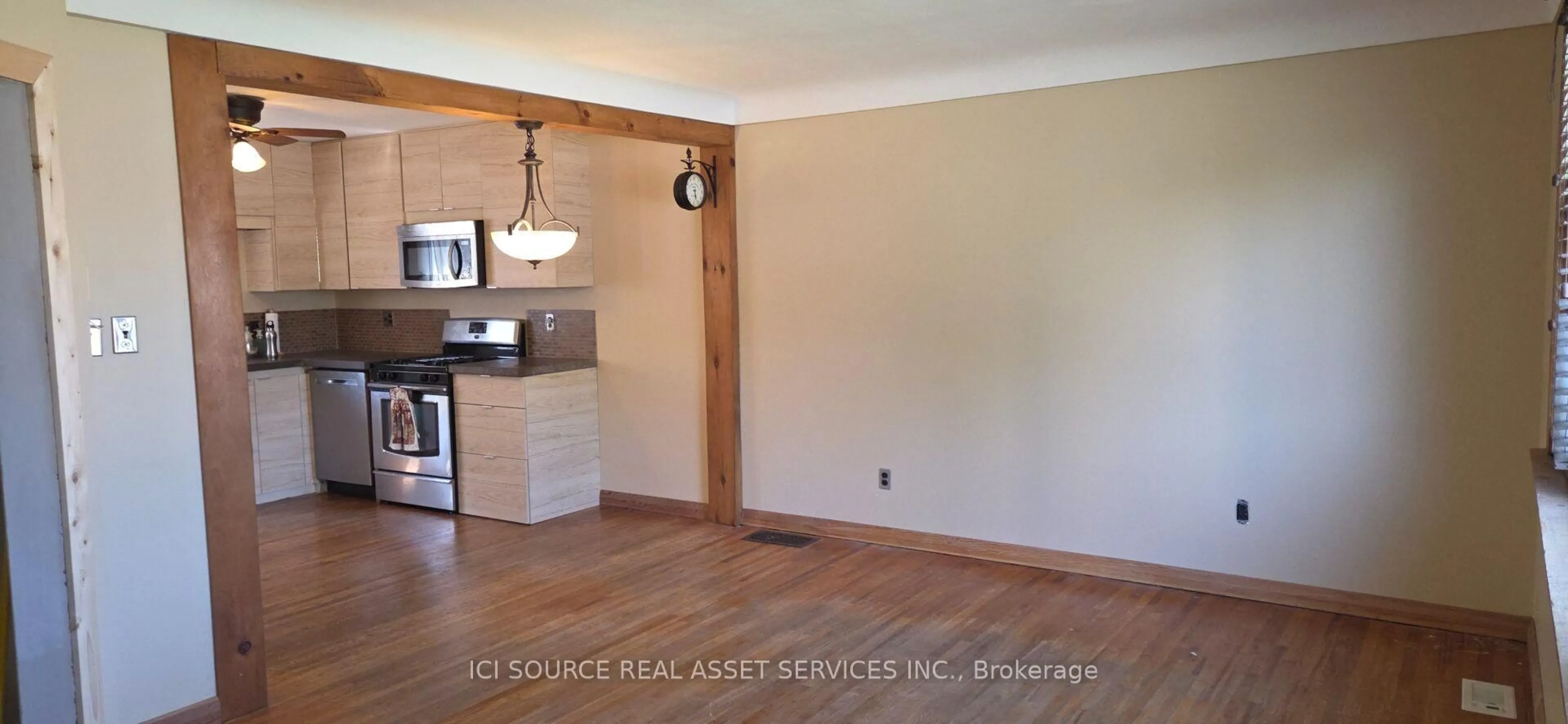 A pic of a room for 274 East 38th St, Hamilton Ontario L8V 4G3