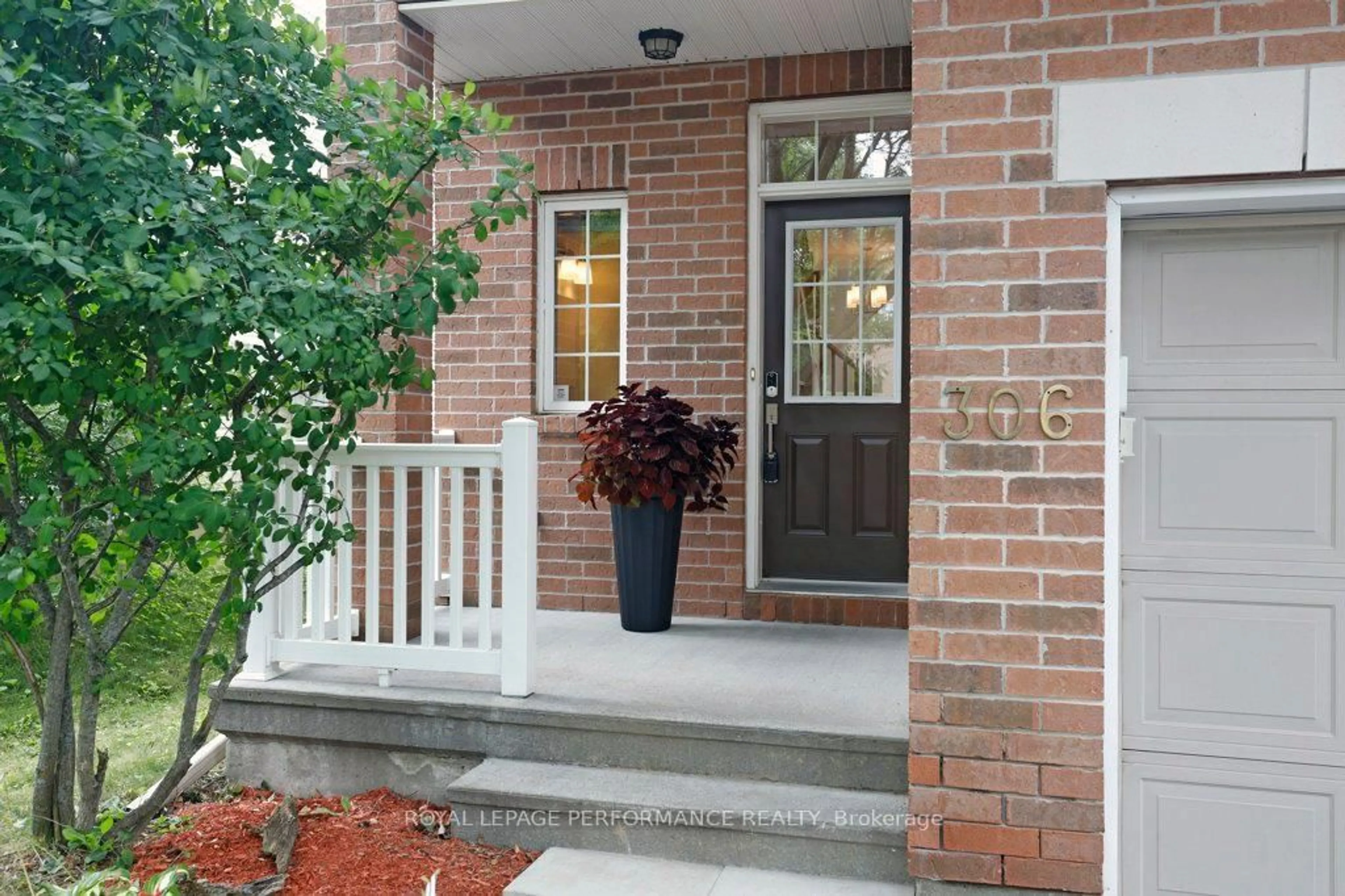 Indoor entryway for 306 Waymark Cres, Kanata Ontario K2M 0A4