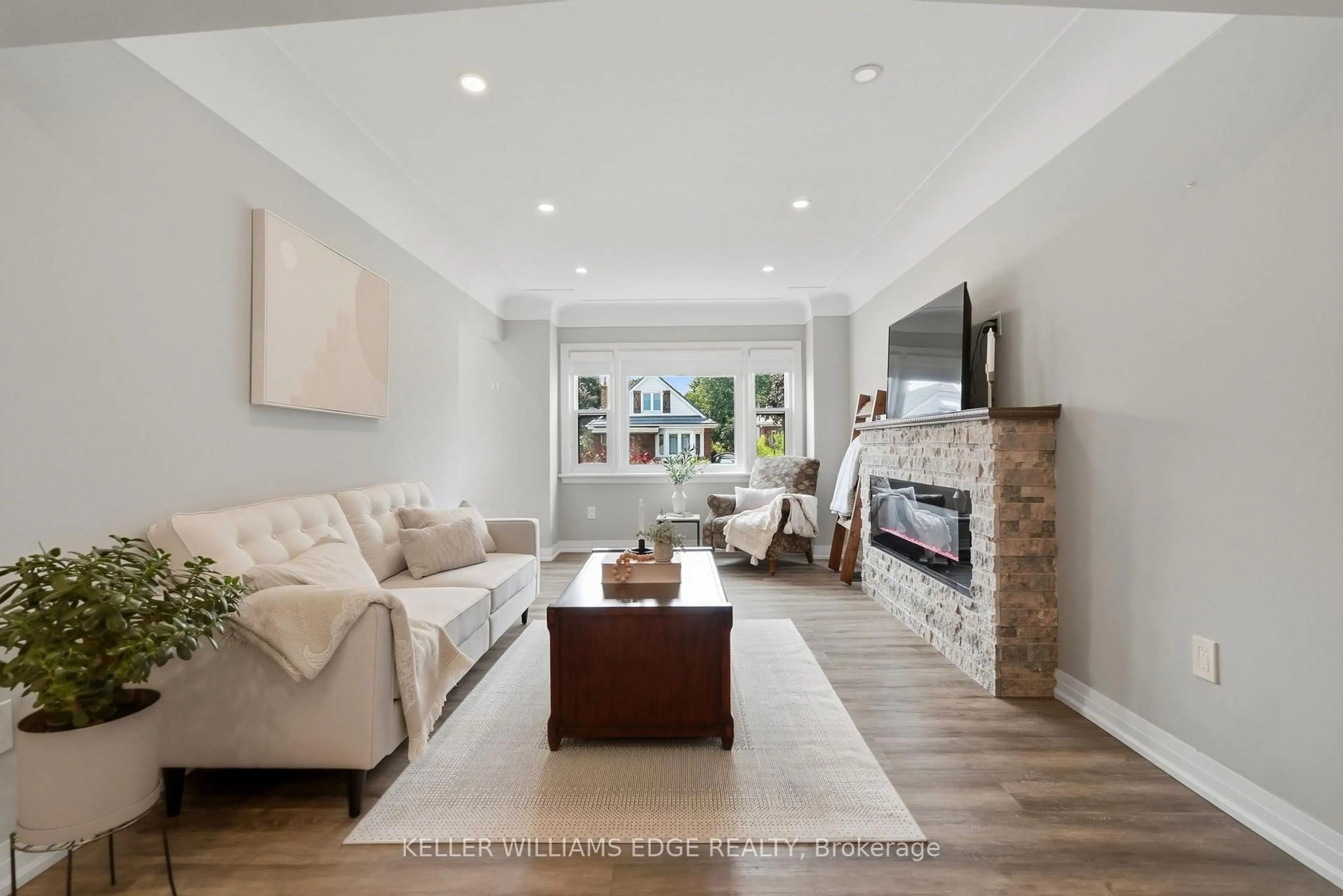 Living room with furniture, unknown for 127 Tragina Ave, Hamilton Ontario L8K 2Z7