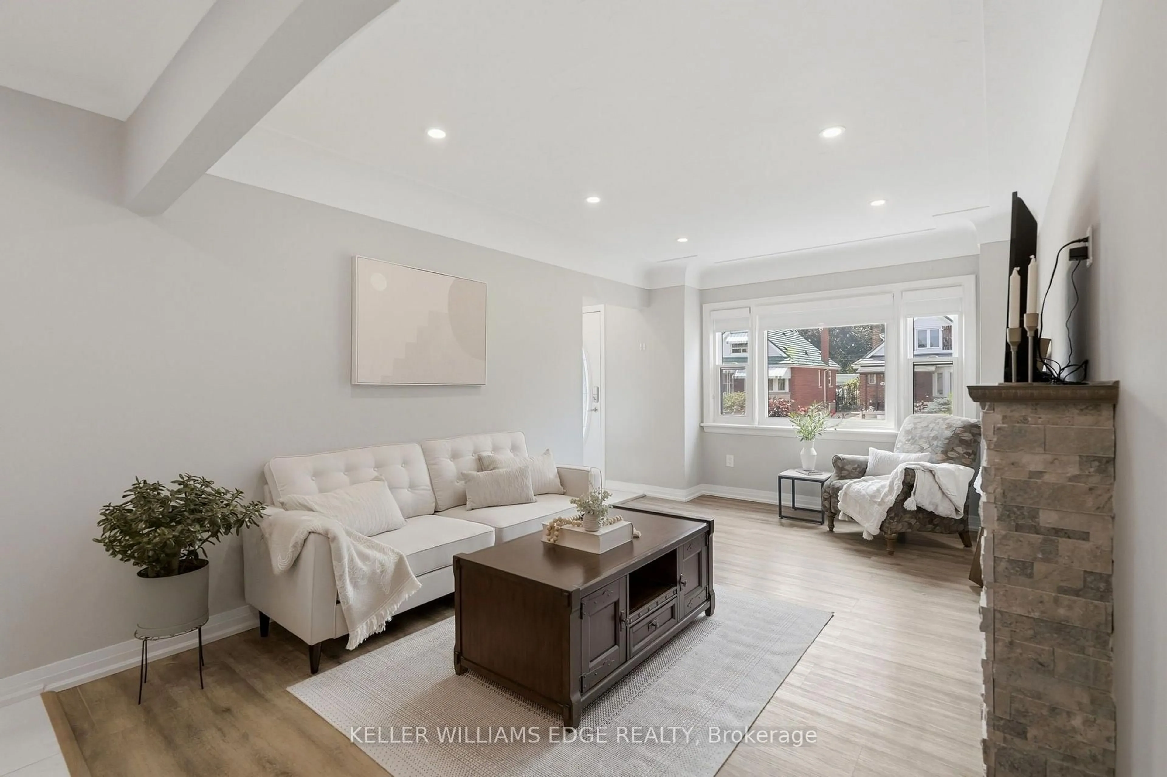Living room with furniture, unknown for 127 Tragina Ave, Hamilton Ontario L8K 2Z7