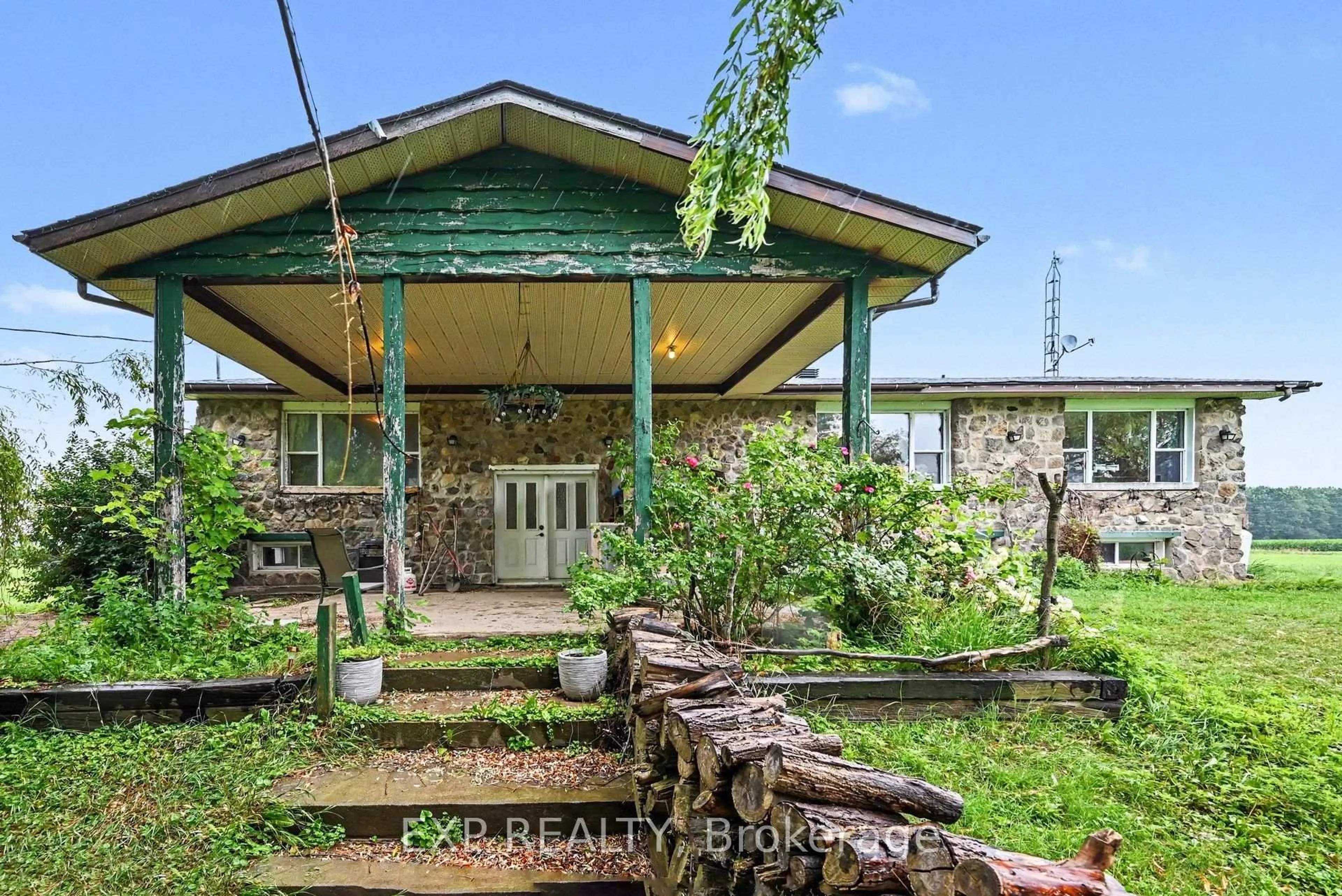 Patio, building for 5233 3rd Line Rd, South Glengarry Ontario K0C 1Z0