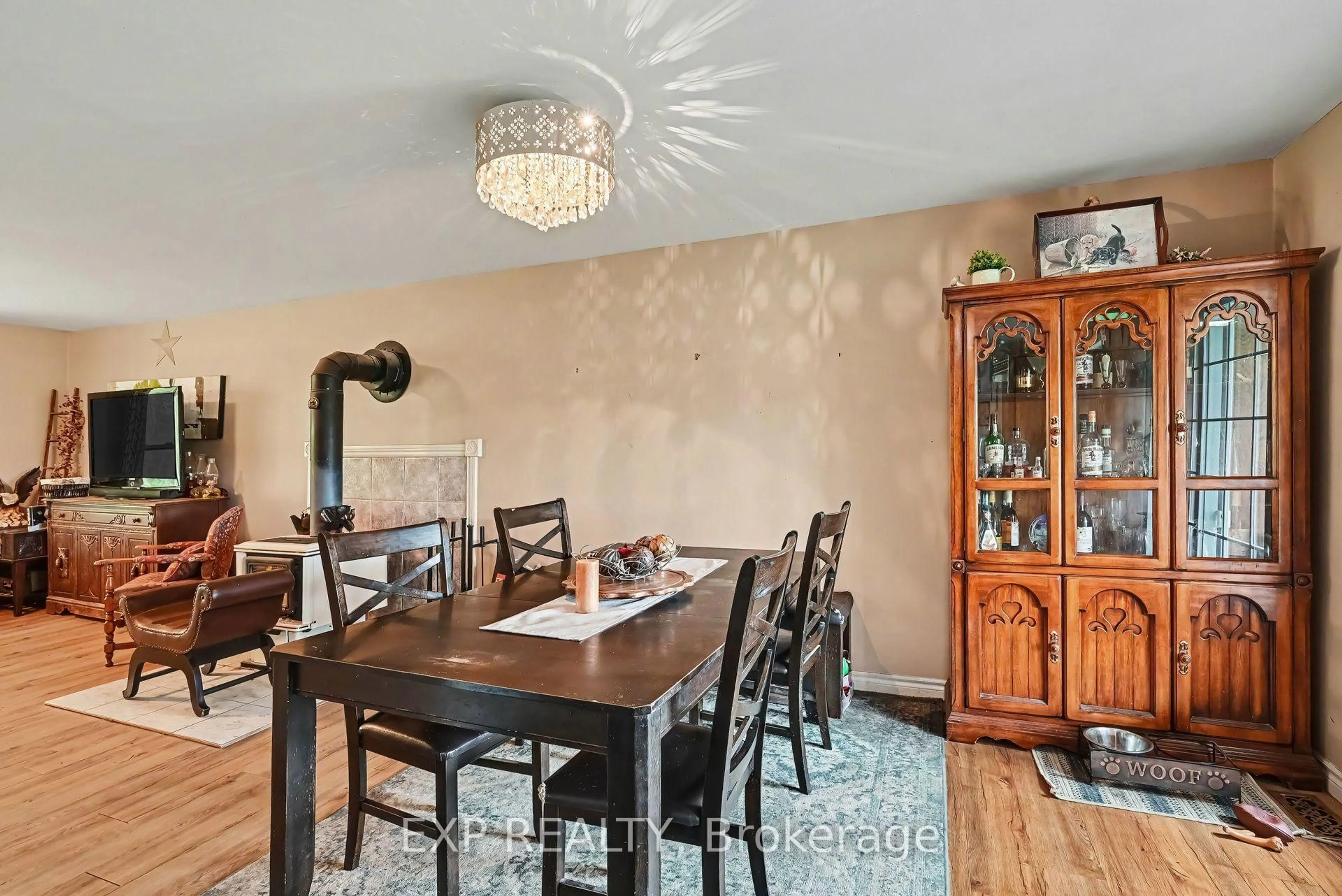 Dining room, wood/laminate floor for 5233 3rd Line Rd, South Glengarry Ontario K0C 1Z0
