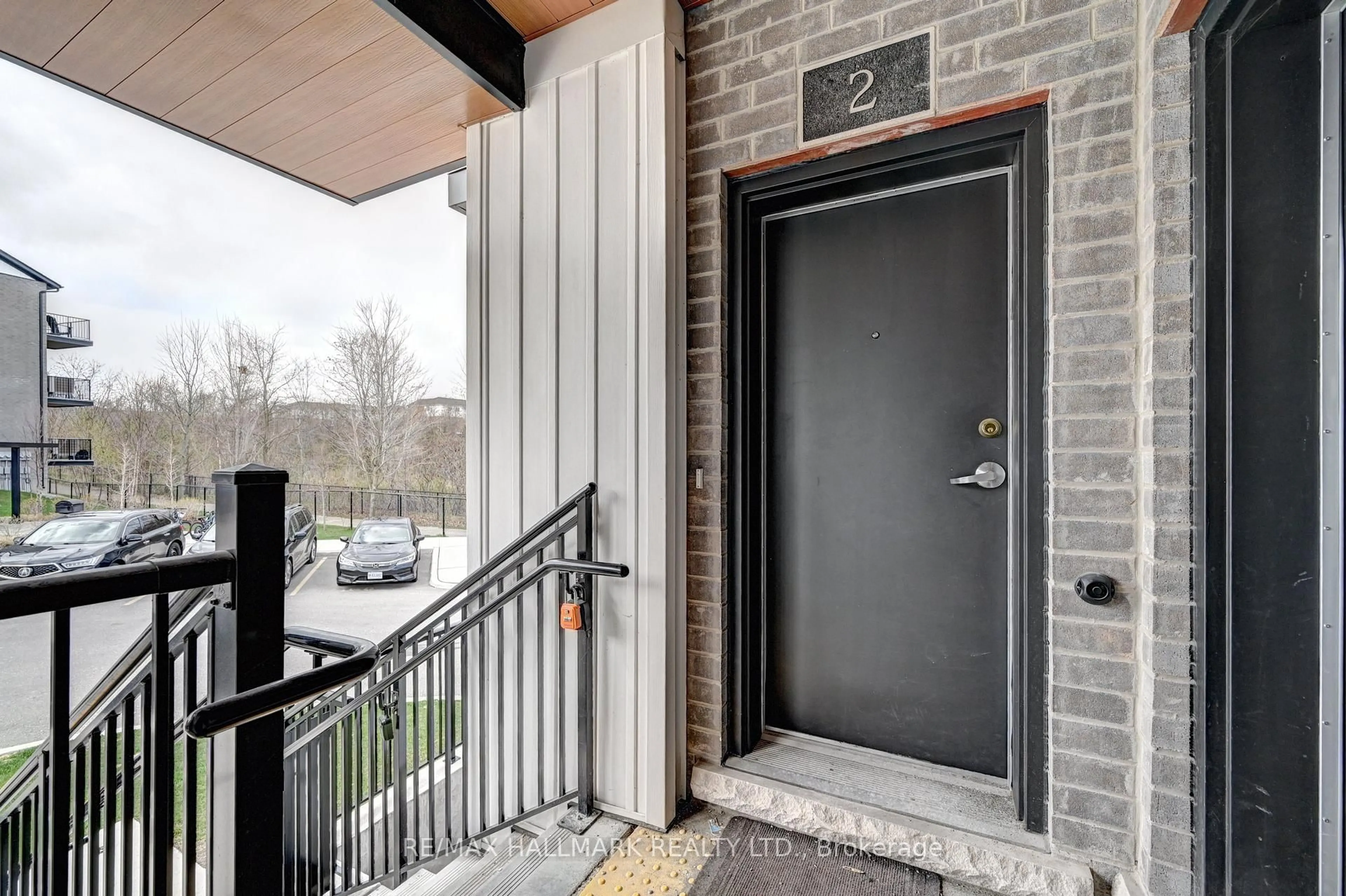 Indoor entryway for 405 Myers Rd #2, Cambridge Ontario N1P 0B6