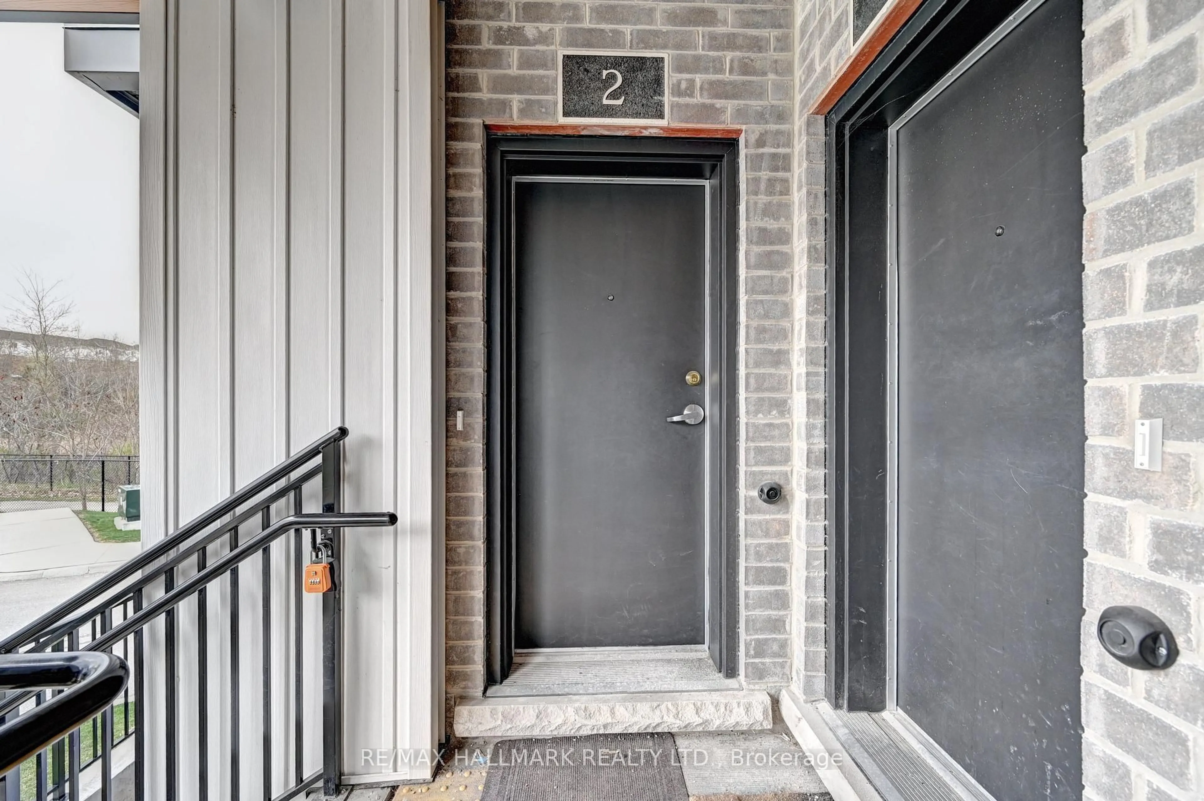 Indoor entryway for 405 Myers Rd #2, Cambridge Ontario N1P 0B6