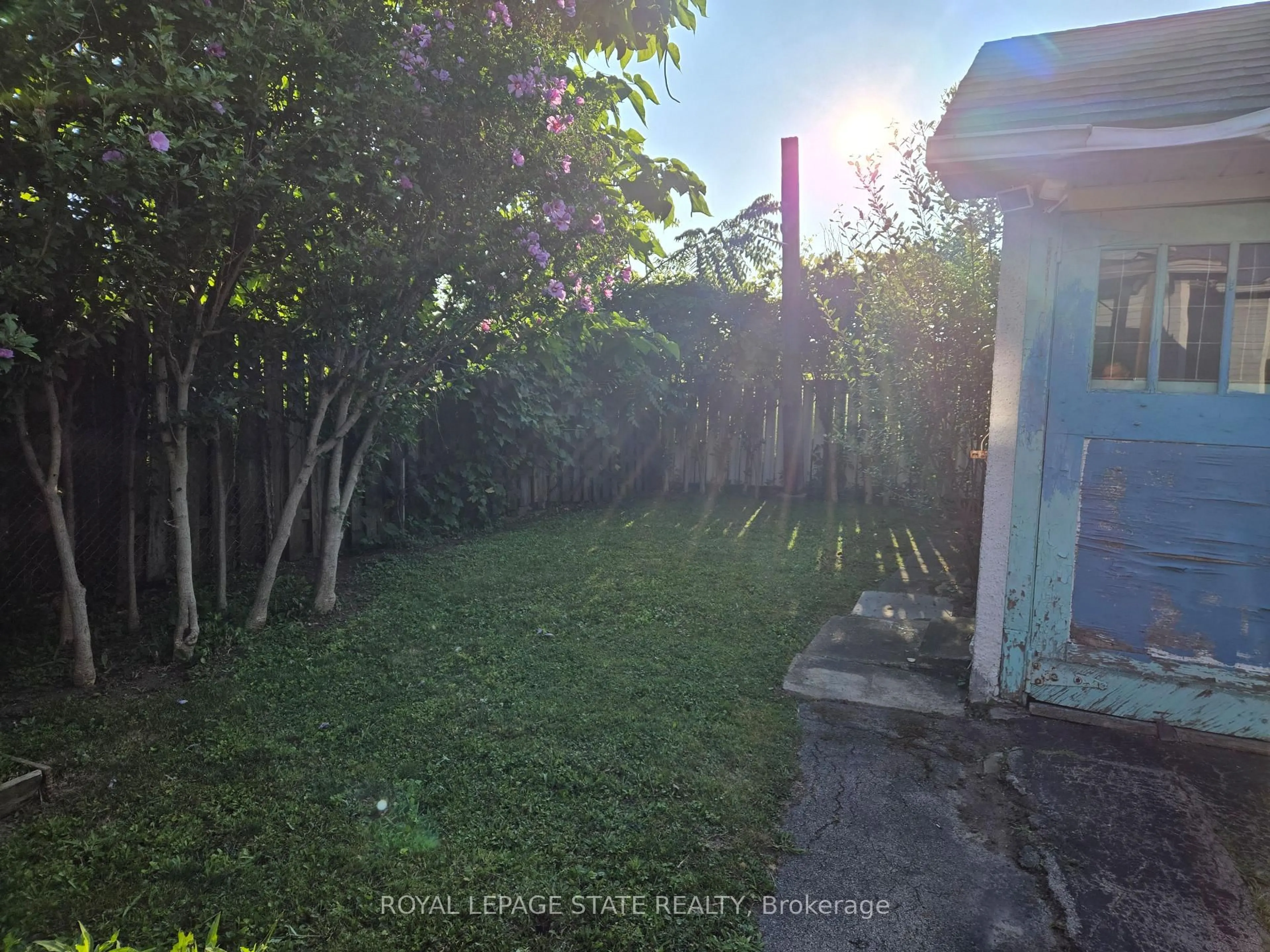 A pic from outside/outdoor area/front of a property/back of a property/a pic from drone, street for 224 Burgar St, Welland Ontario L3B 2T4