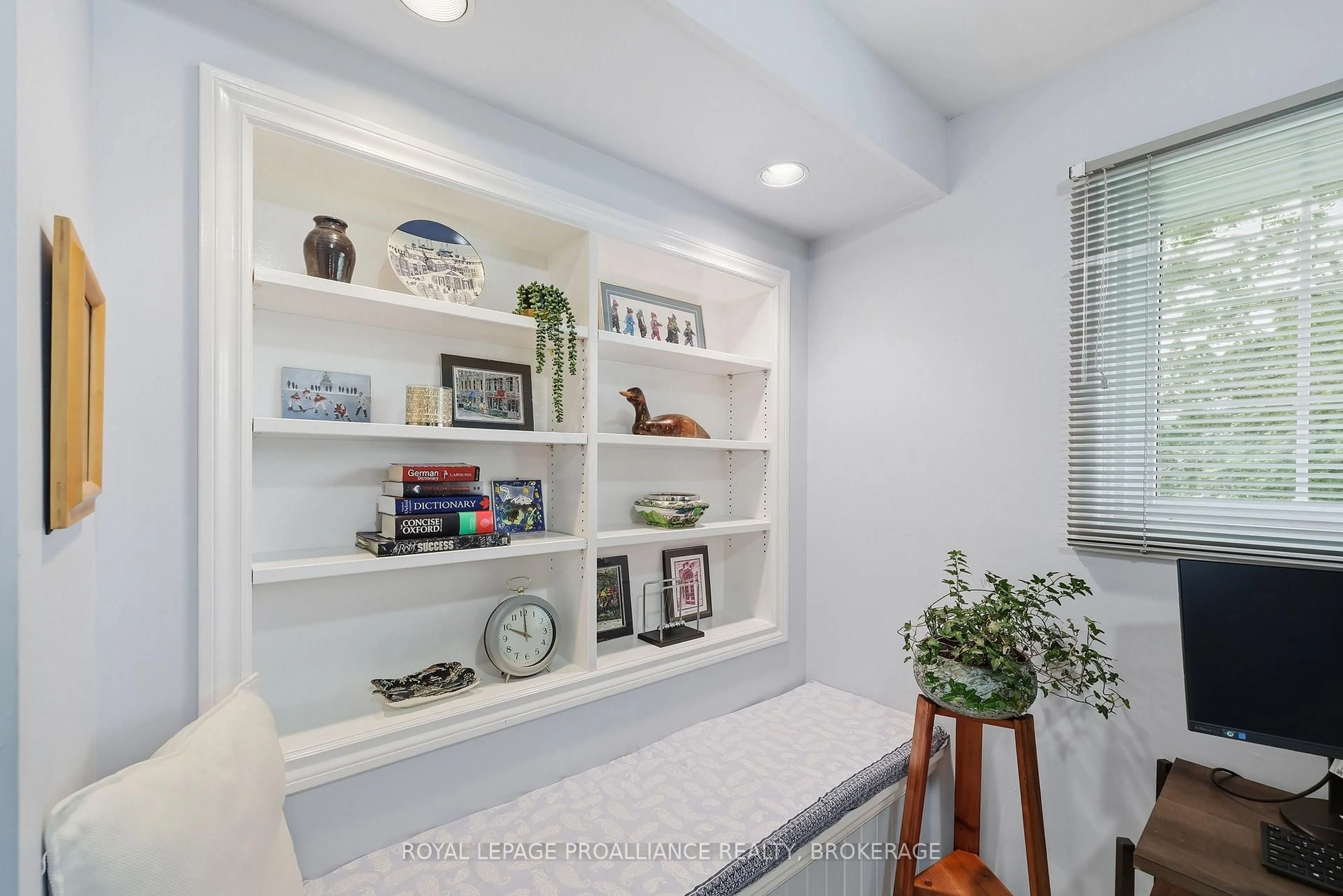 Indoor entryway for 18 Casterton Ave, Kingston Ontario K7M 1R5