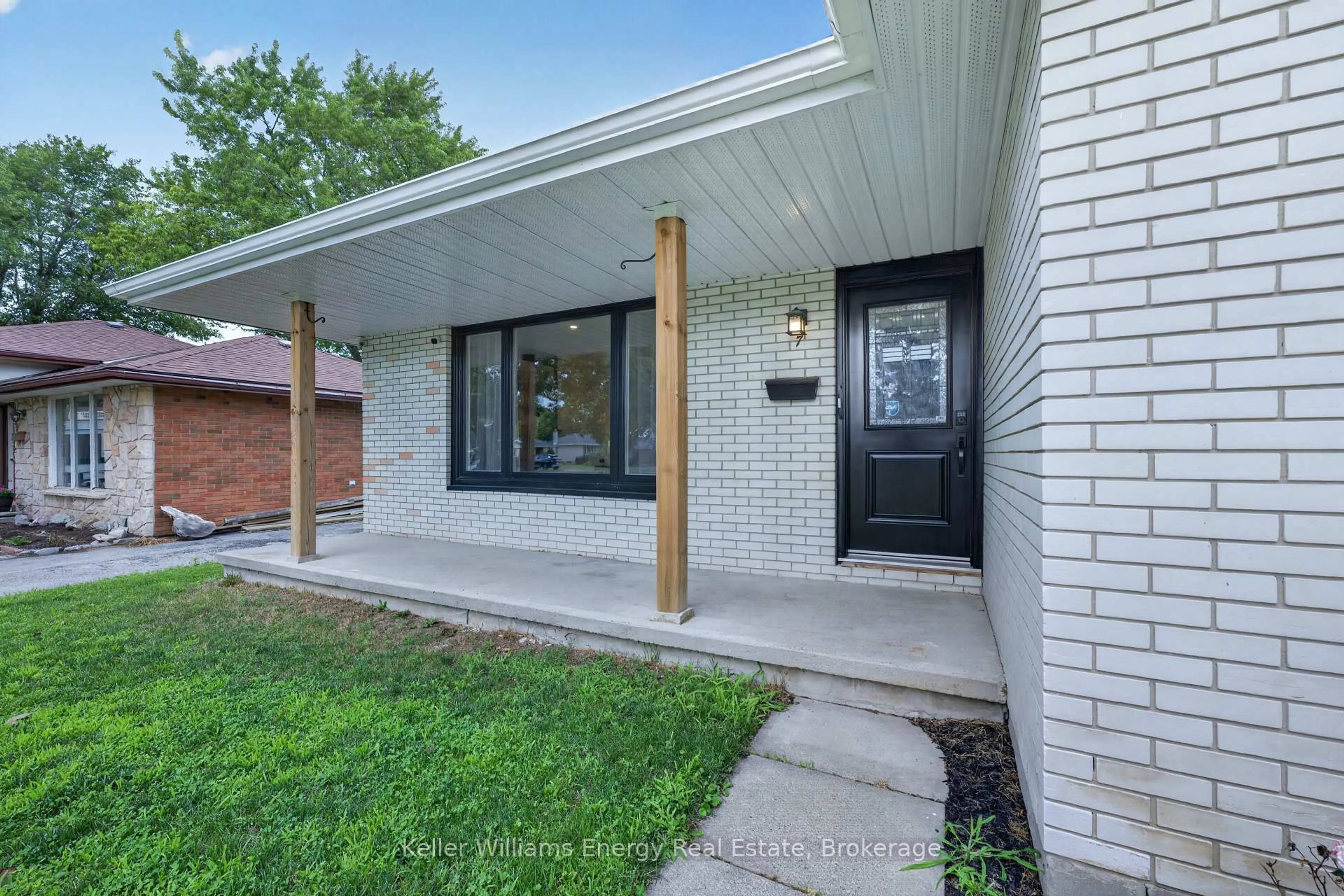Home with brick exterior material, street for 7 Glenarden Cres, Belleville Ontario K8P 2B9