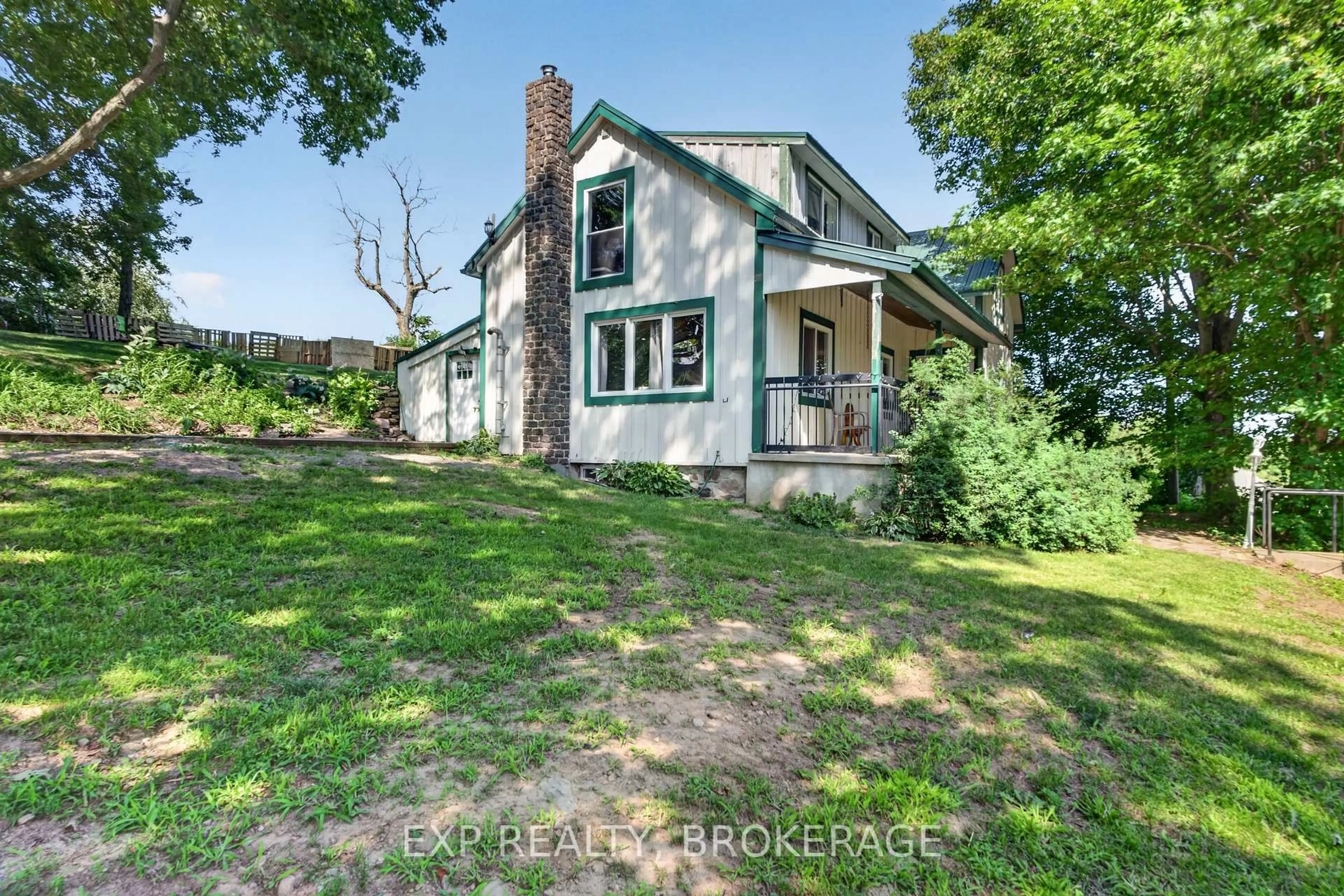 A pic from outside/outdoor area/front of a property/back of a property/a pic from drone, street for 129 DULCEMAINE Rd, Front of Leeds & Seeleys Bay Ontario K0E 1L0
