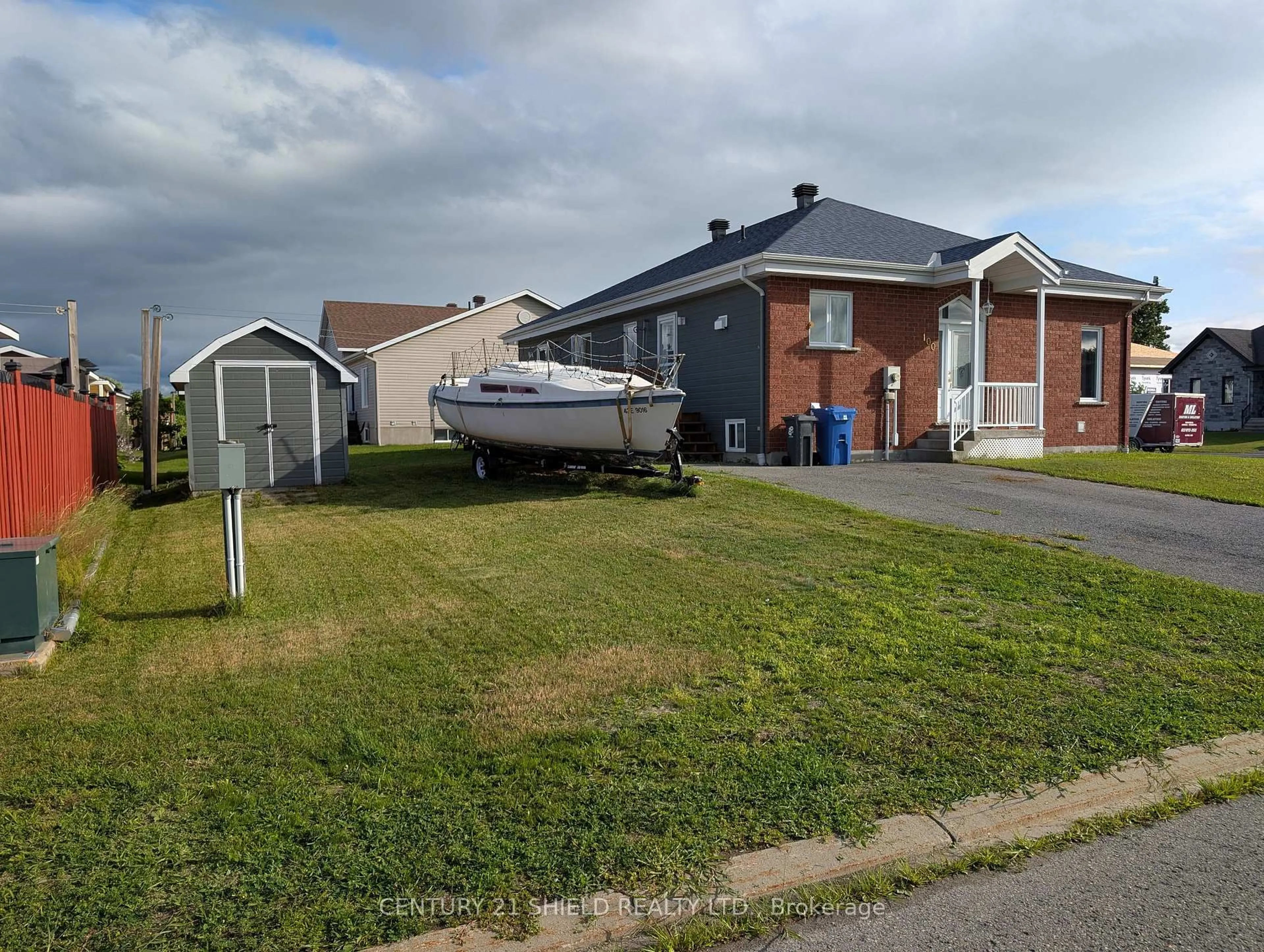 A pic from outside/outdoor area/front of a property/back of a property/a pic from drone, street for 100 Richard St, Alfred and Plantagenet Ontario K0B 1A0