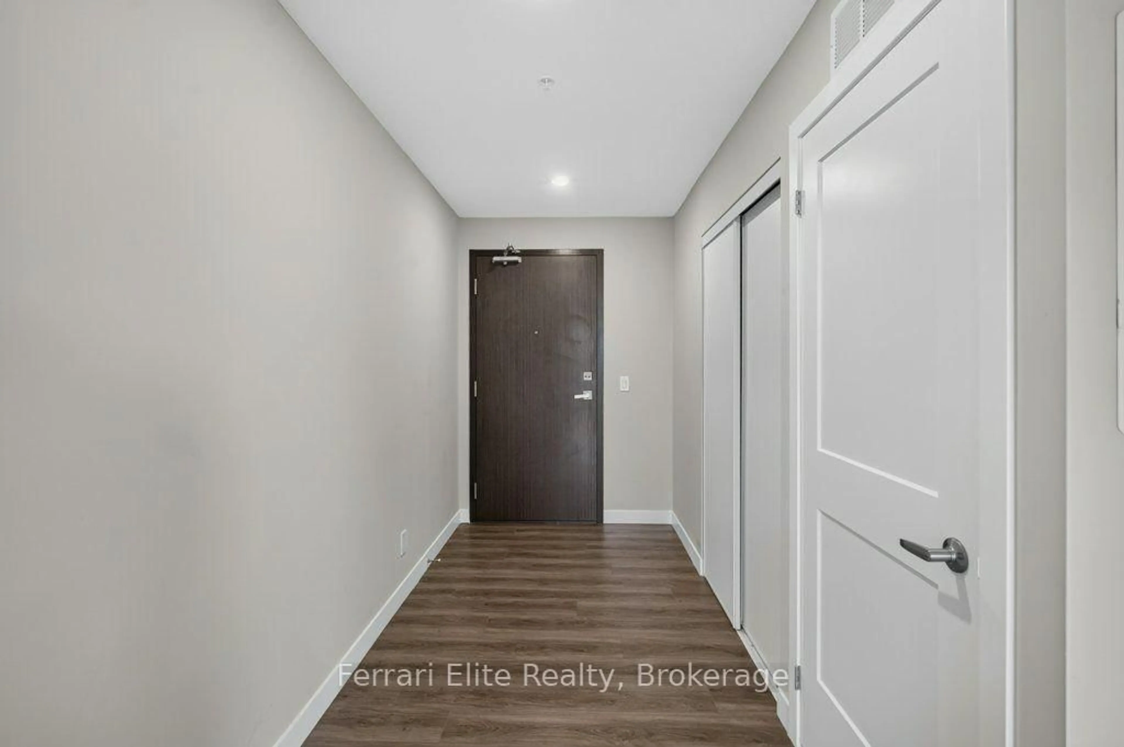 Indoor entryway for 15 Queen St #1114, Hamilton Ontario L8P 0C6