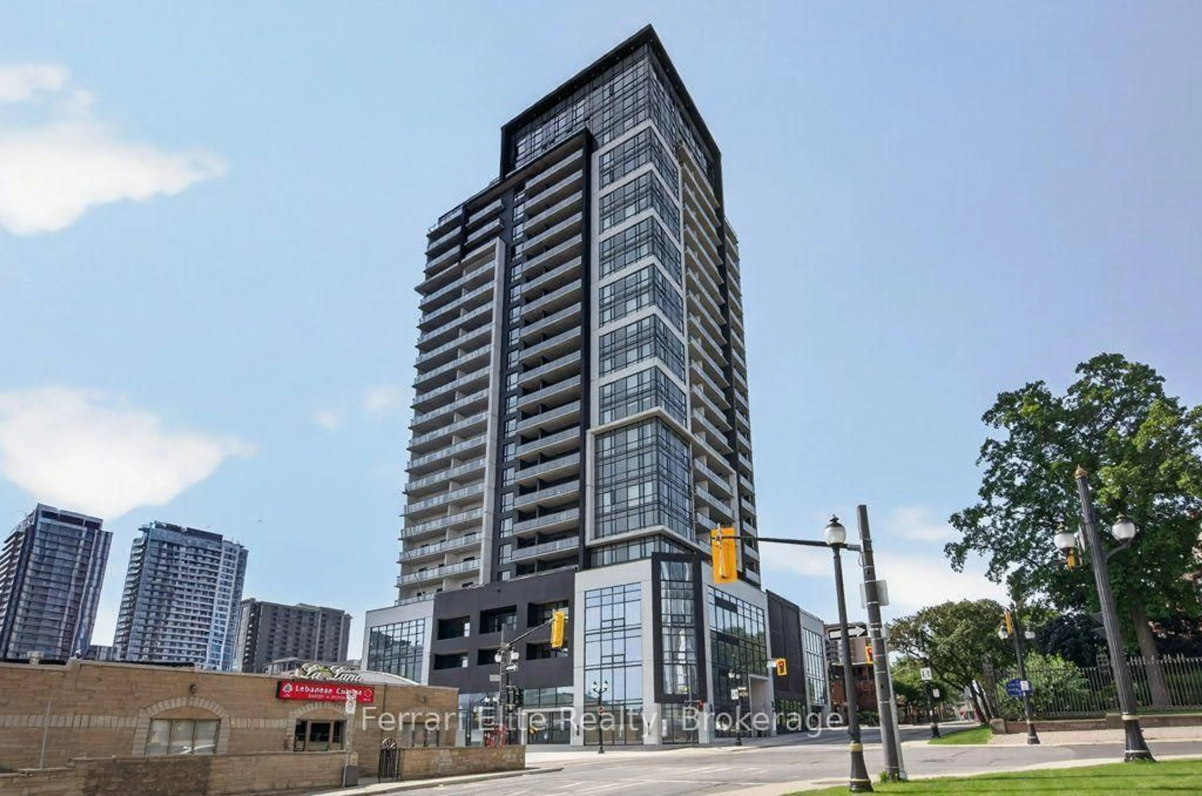 Indoor foyer for 15 Queen St #1114, Hamilton Ontario L8P 0C6