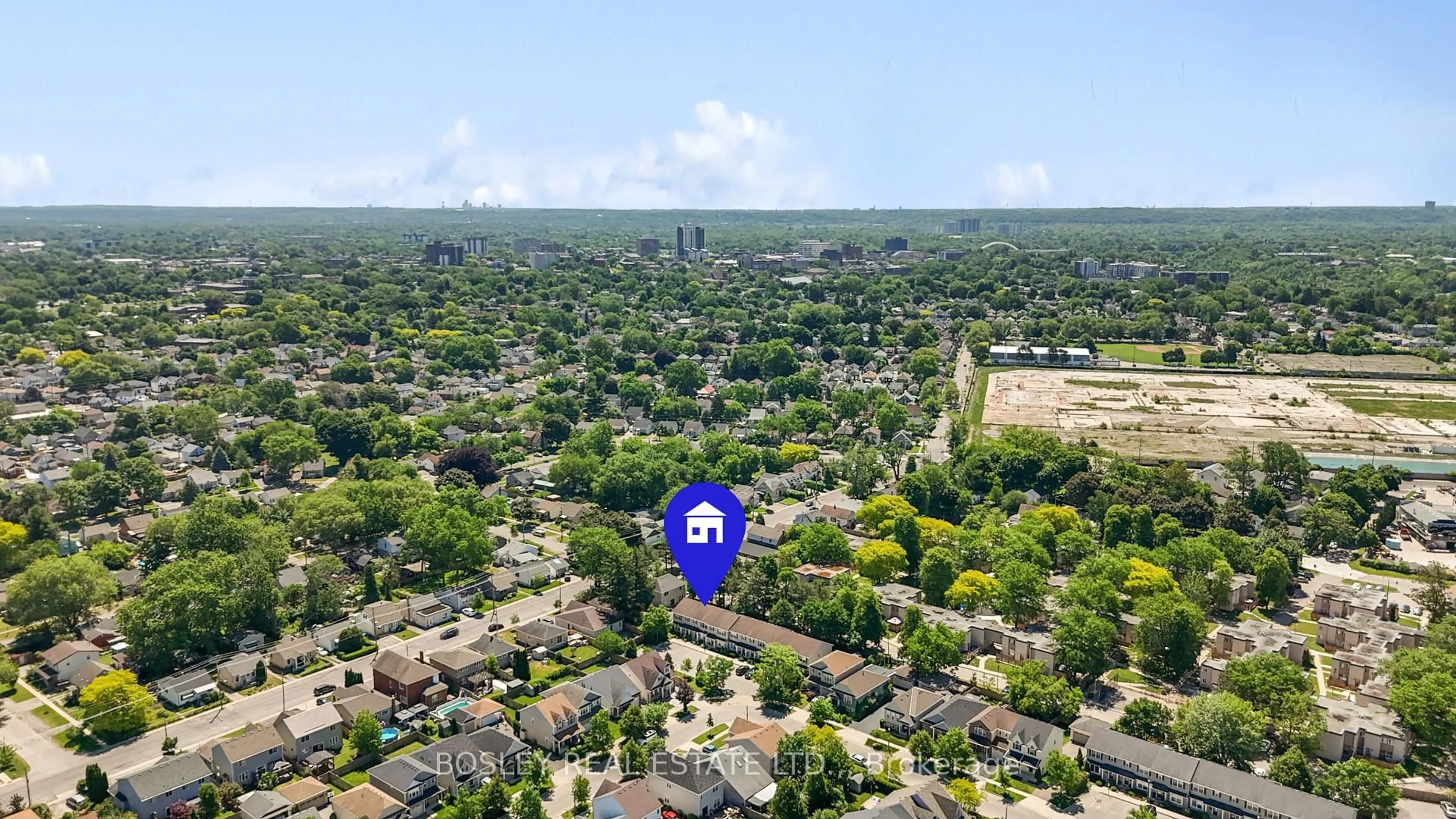 A pic from outside/outdoor area/front of a property/back of a property/a pic from drone, city buildings view from balcony for 26 Chicory Cres, St. Catharines Ontario L2R 0A5