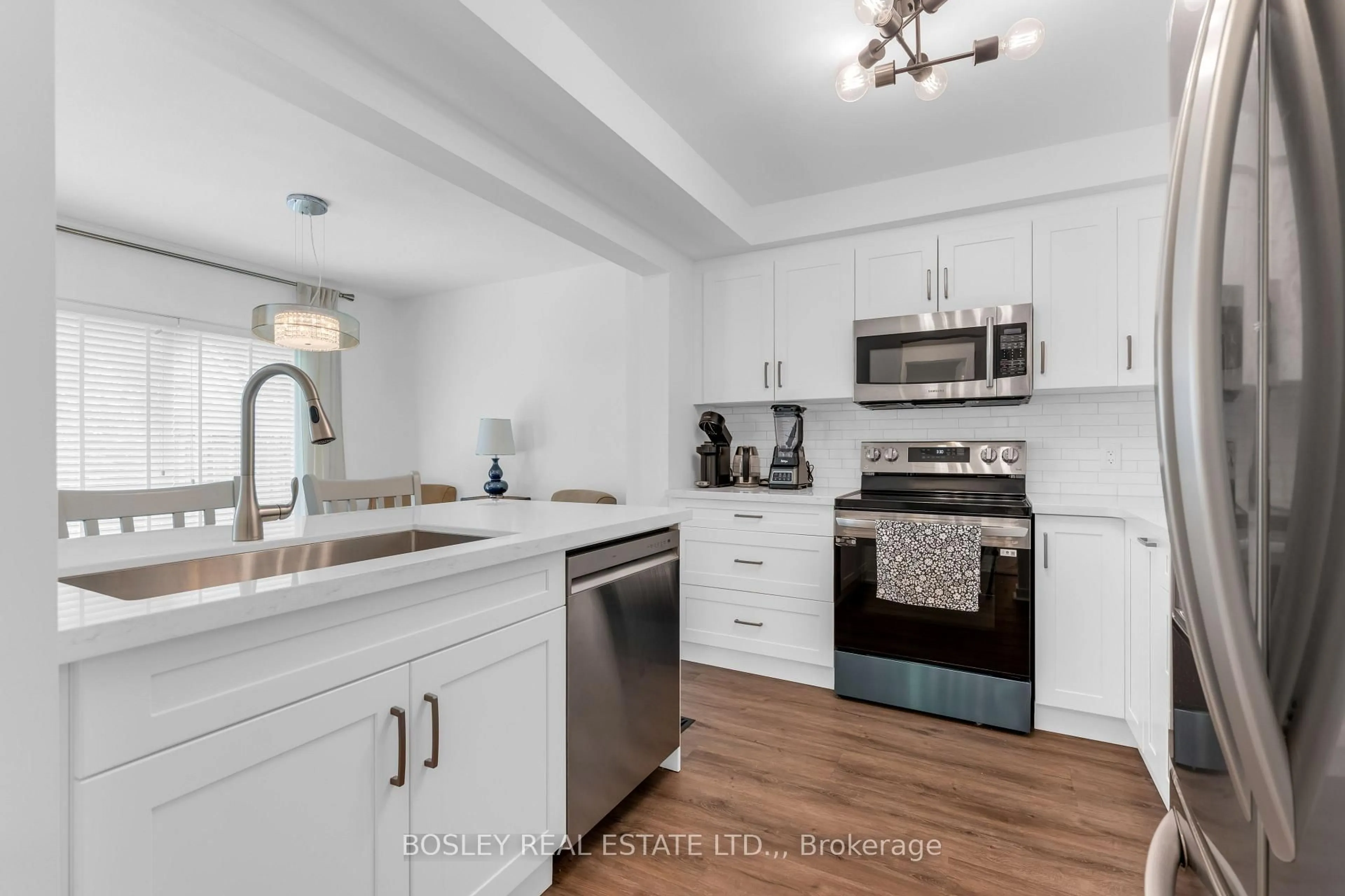 Open concept kitchen, ceramic/tile floor for 26 Chicory Cres, St. Catharines Ontario L2R 0A5