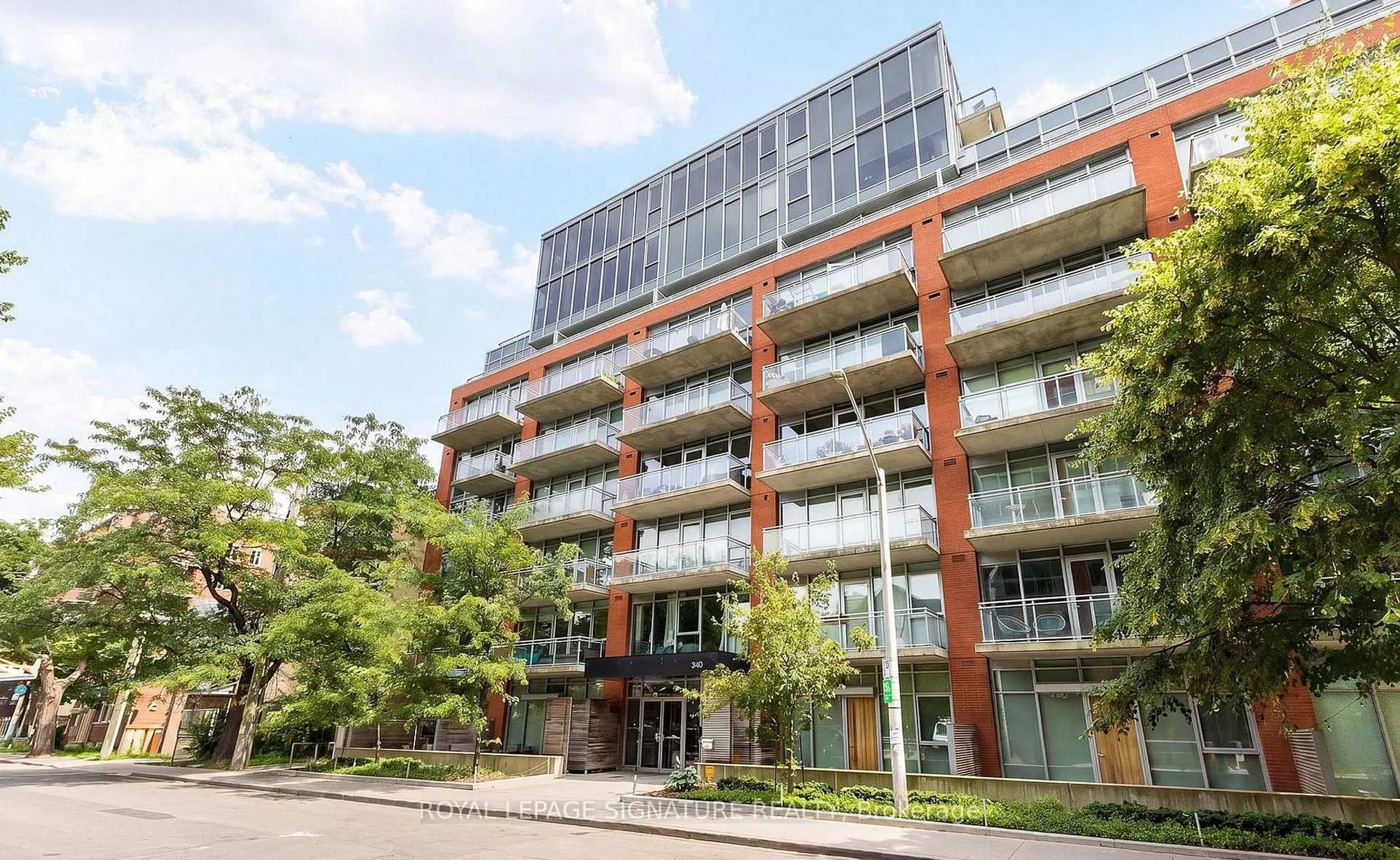 Patio, building for 340 McLeod St #340, Ottawa Ontario K2P 1A4