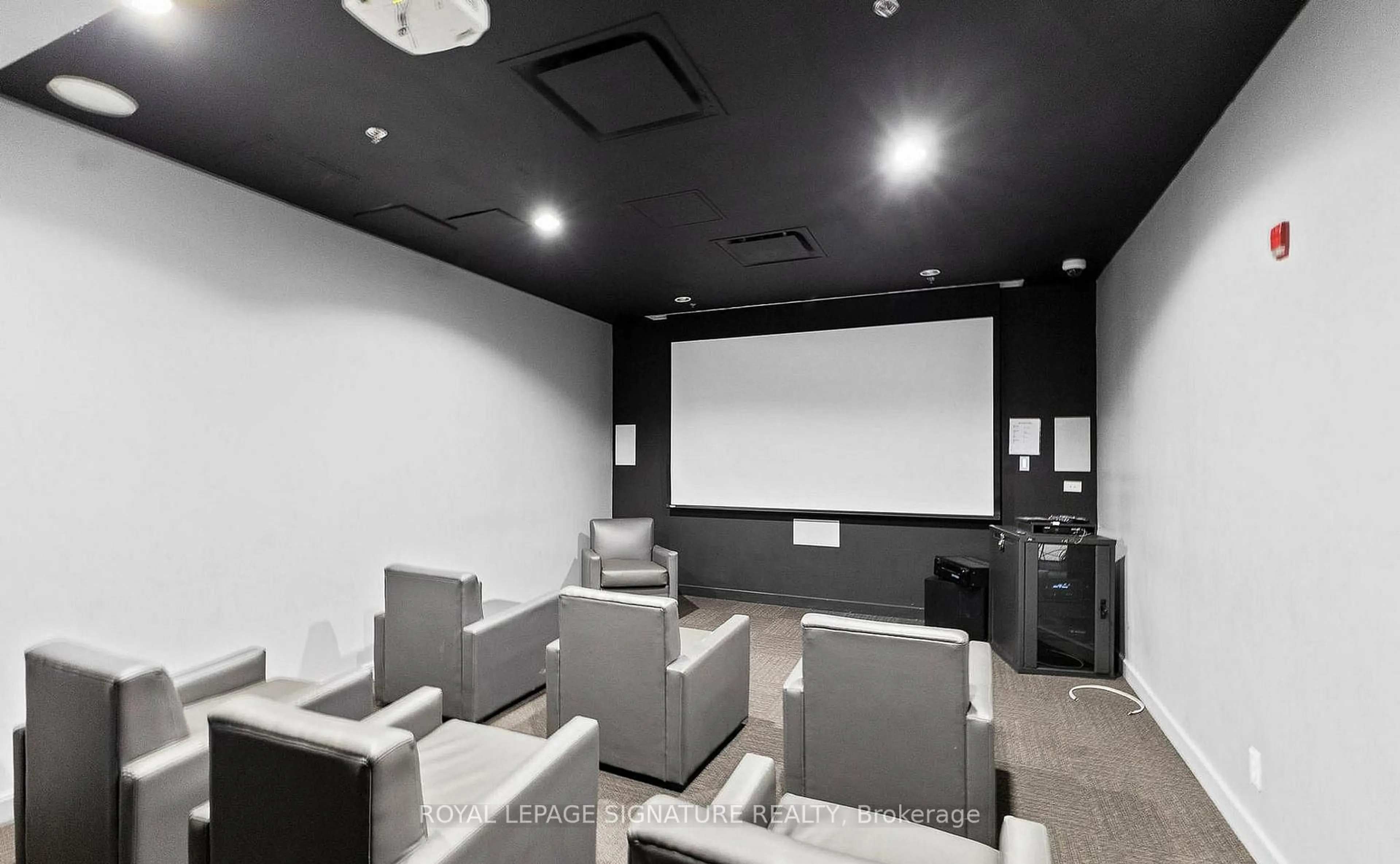 Home theater for 340 McLeod St #340, Ottawa Ontario K2P 1A4