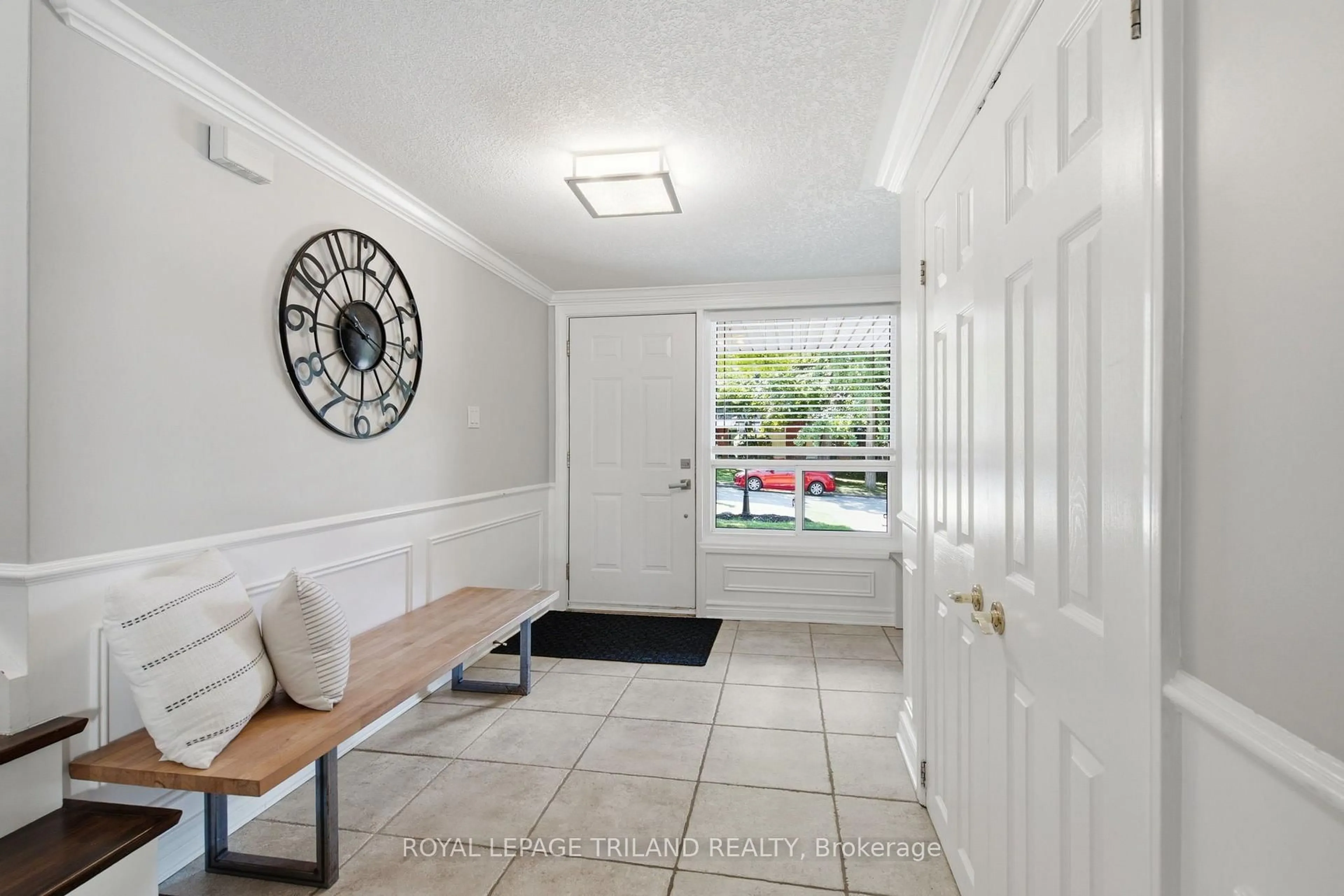 Unknown for 5 Queen Mary Cres, London North Ontario N6H 4B5