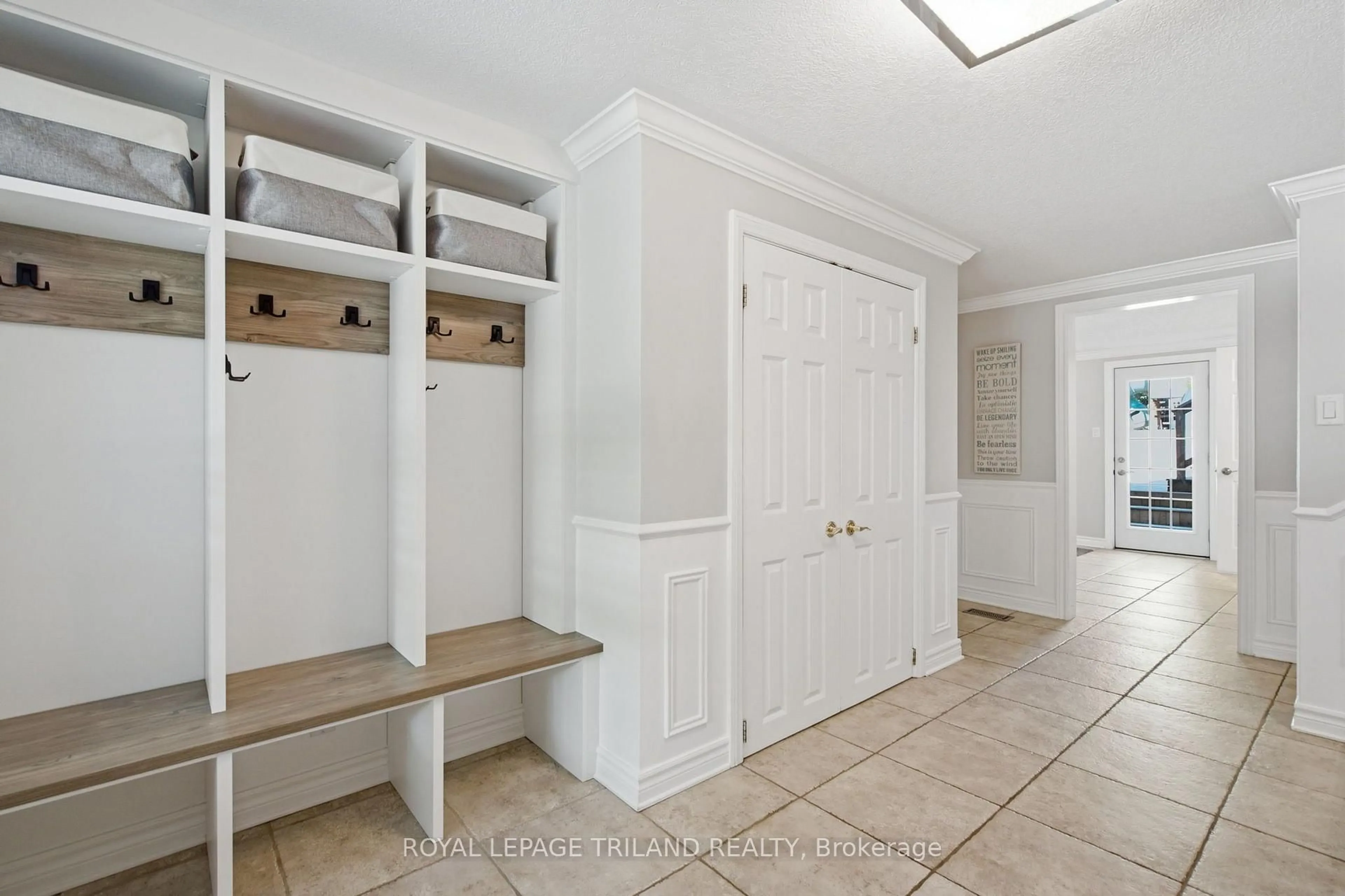 Indoor entryway for 5 Queen Mary Cres, London North Ontario N6H 4B5