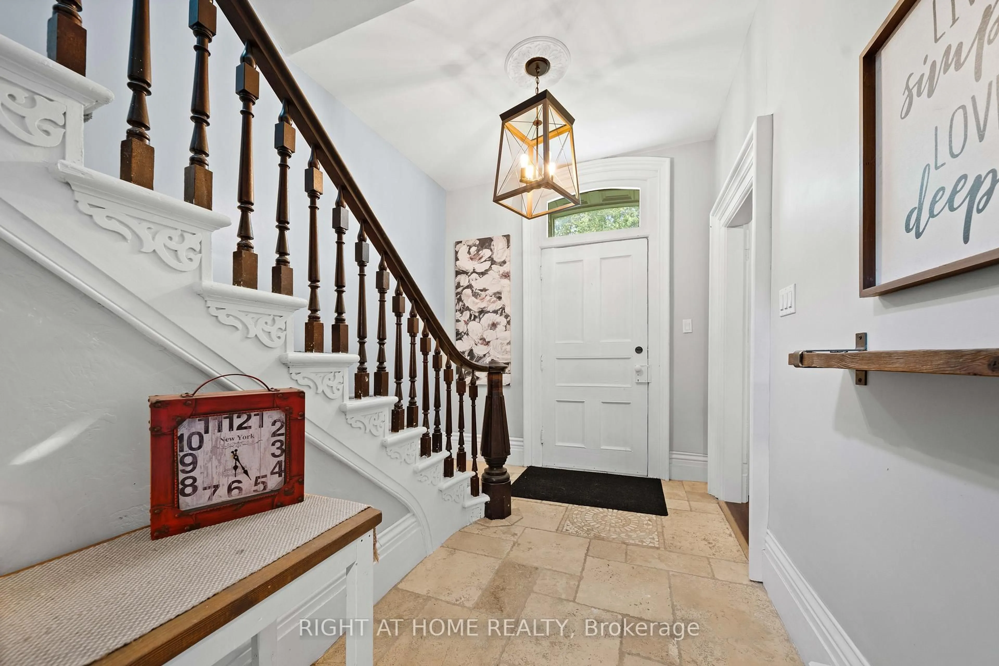 Indoor entryway for 51184 Ashton St, Malahide Ontario N0L 2J0